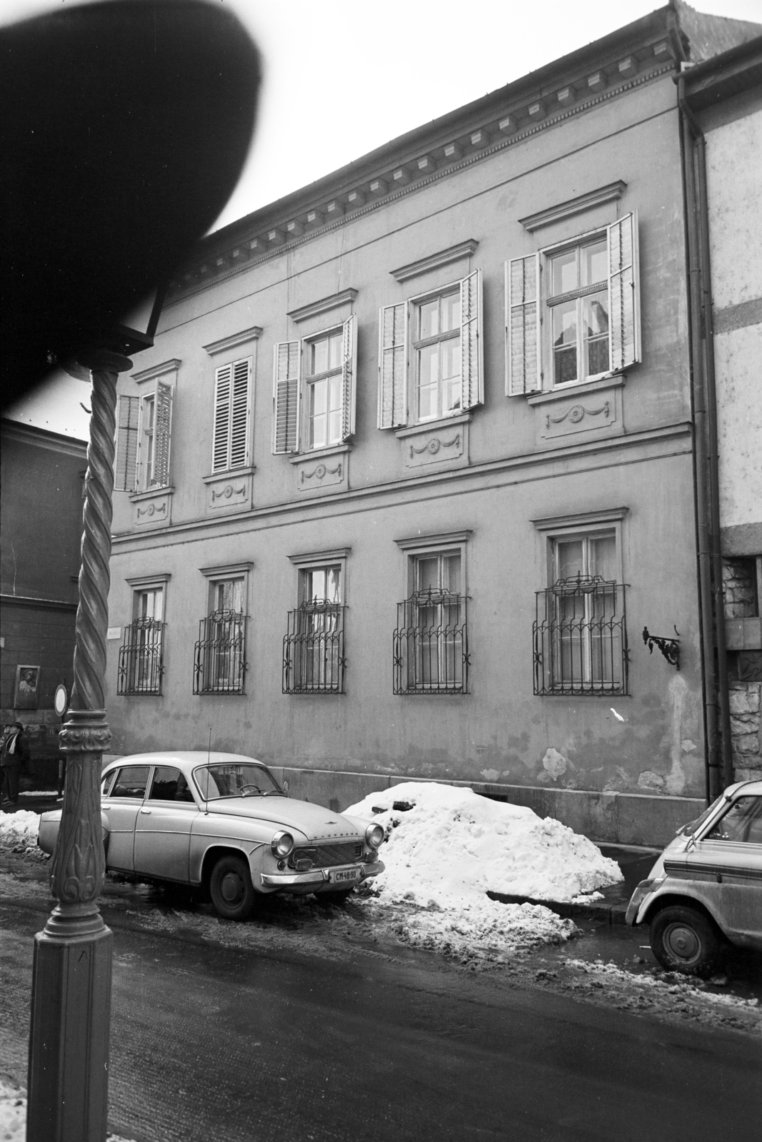 Hungary, Budapest I., Úri utca, szemben a 2-es számú ház. A lámpaoszlop takarásában a Móra Ferenc utca torkolata látható., 1971, Artfókusz, BMW 600, Budapest, Fortepan #279803