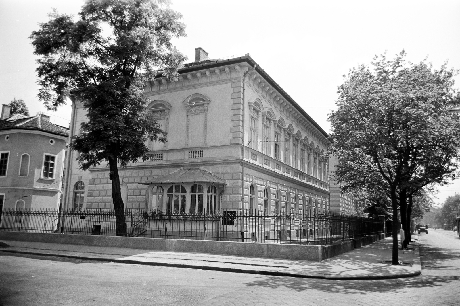 Magyarország, Budapest XIV., Thököly út, a felújított ház a Szabó József utca sarkán áll., 1968, Artfókusz, Fábián József, Budapest, Fortepan #279827