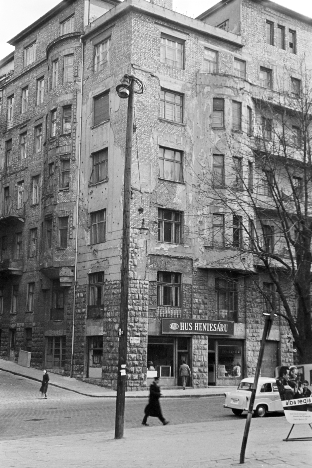 Magyarország, Budapest I., Mészáros utca, szemben a 12. számú ház, balra az Ág utca., 1960, Artfókusz, Fábián József, Trabant 500, Budapest, Fortepan #279900