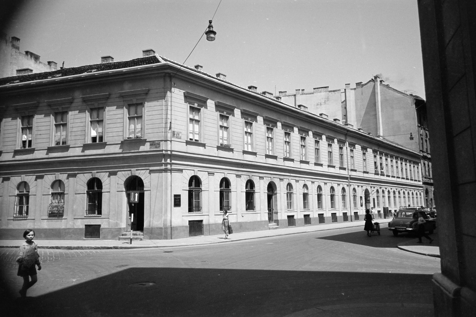 Hungary, Budapest VII., szemben a Dob utca 50-es számú ház az Akácfa utcai kereszteződásnél., 1966, Artfókusz, Budapest, Fortepan #279954