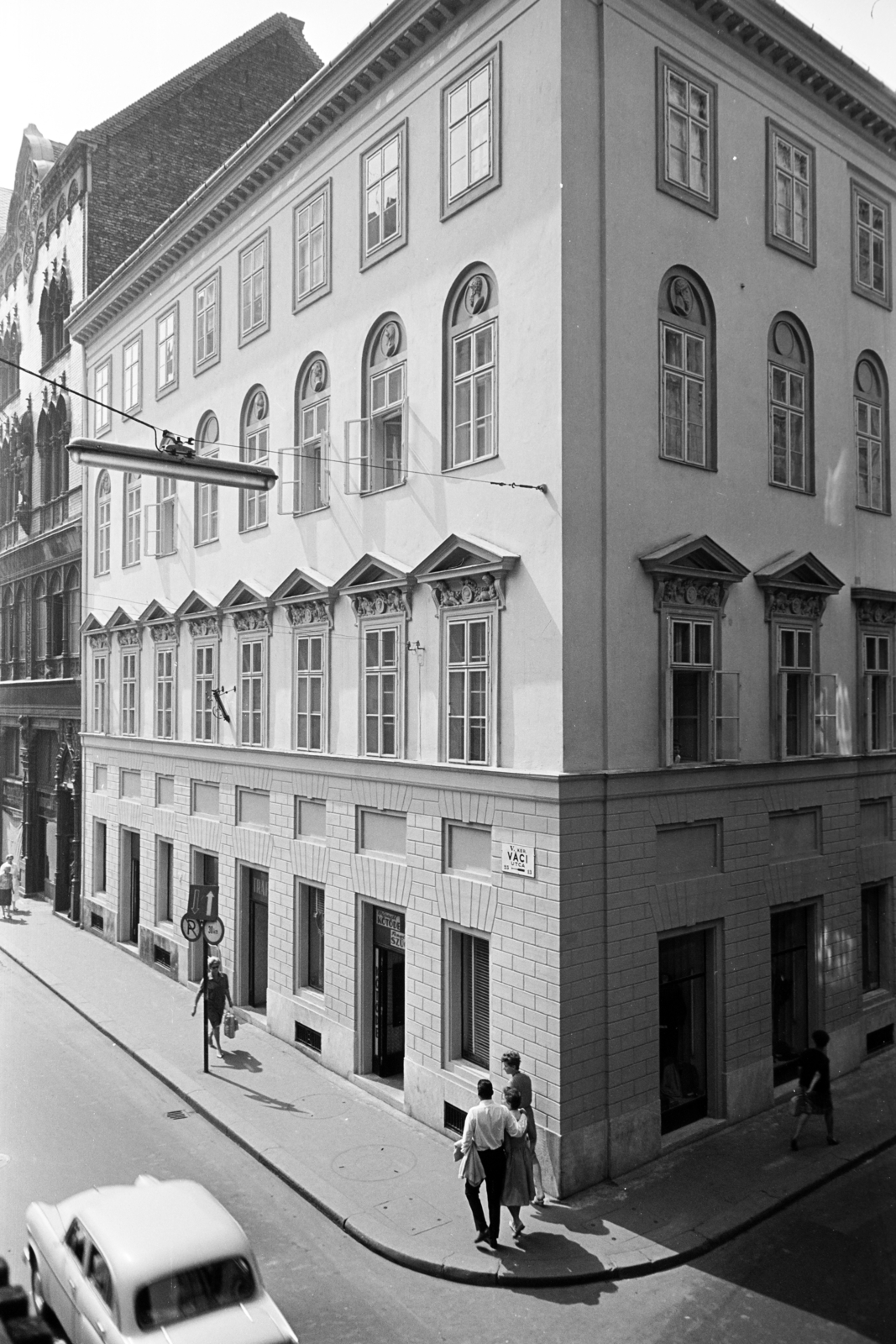 Hungary, Budapest V., a Váci utca 13-as számú ház a Régi posta utca sarkon., 1966, Artfókusz, Budapest, cornerhouse, Fortepan #280019