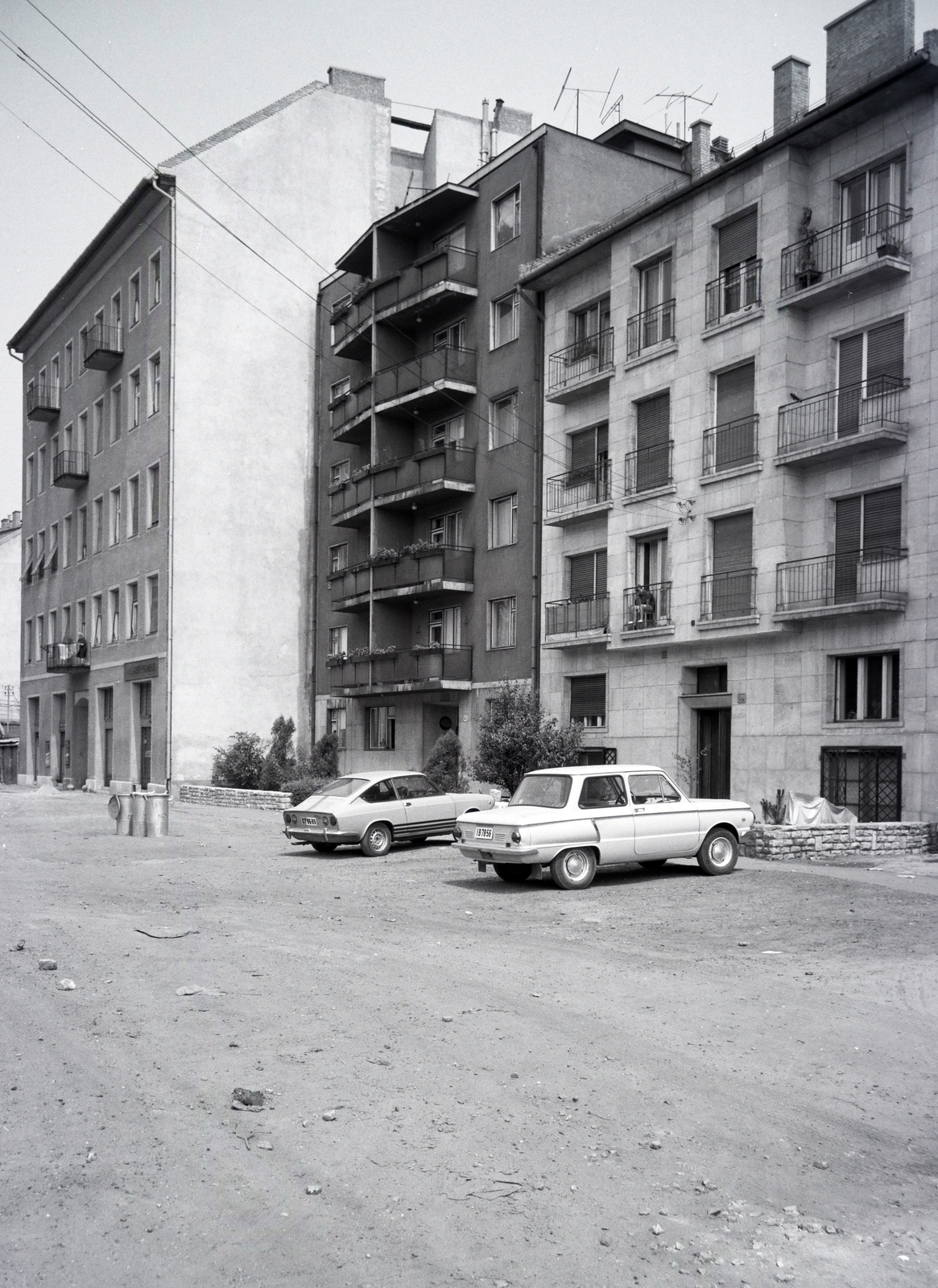 Hungary, Budapest XIV., Hungária körút, középen a 103. számú ház látható., 1972, Artfókusz, Zaporozhetz-brand, Budapest, Fortepan #280074