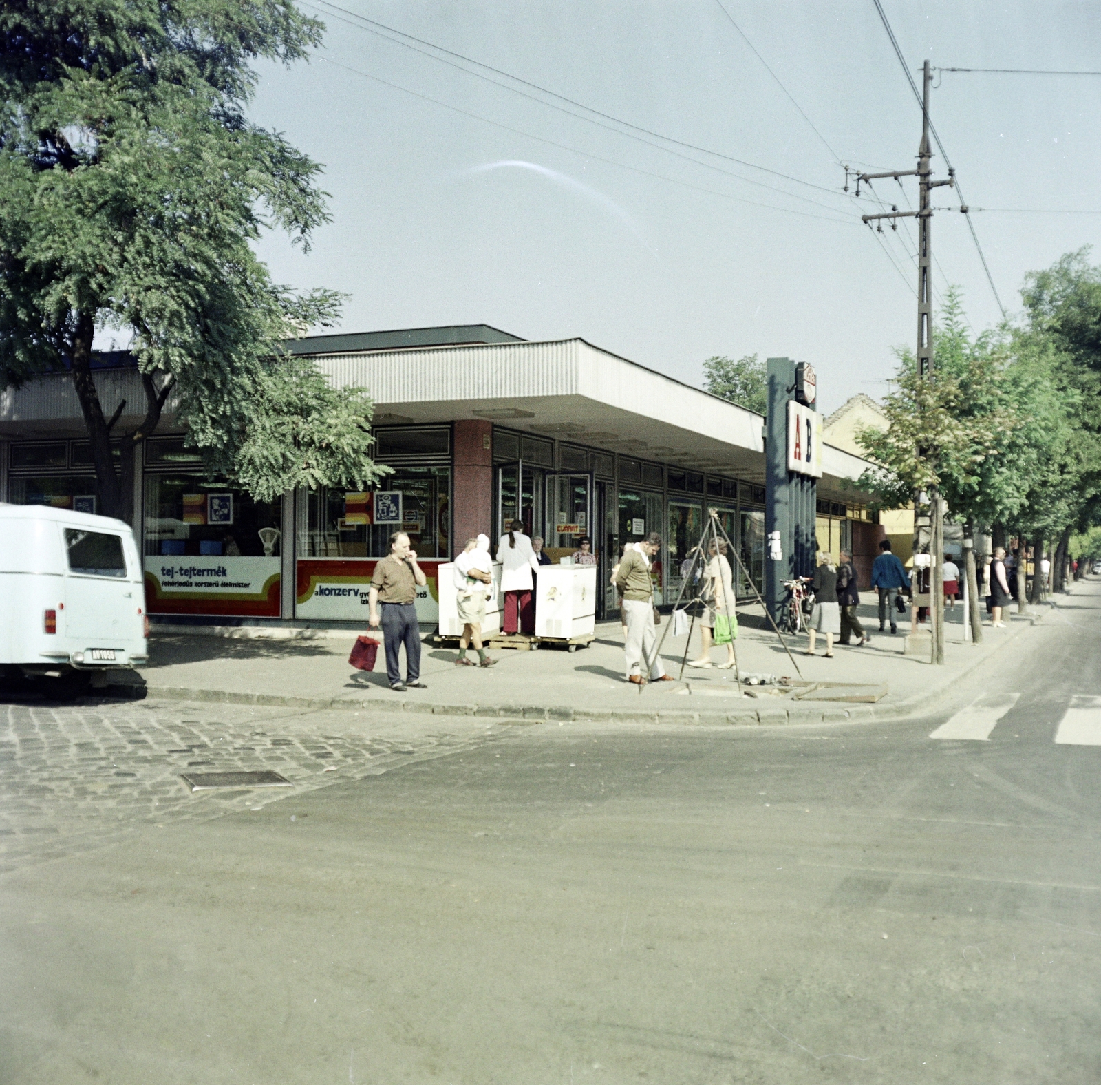 Magyarország, Budapest XXI., Karácsony Sándor utca - II. Rákóczi Ferenc út sarok, ABC Áruház., 1981, Artfókusz, Fábián József, Budapest, Fortepan #280110