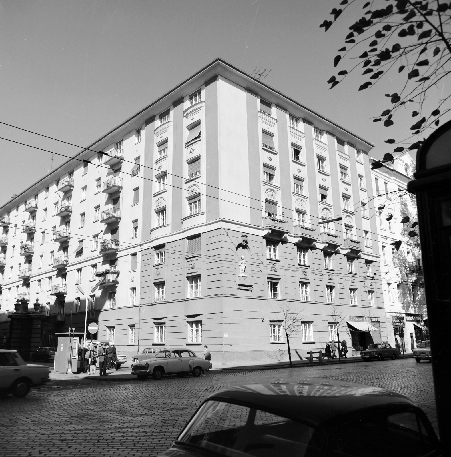 Hungary, Budapest VII., Damjanich utca, szemben a 42-es számú ház., 1975, Artfókusz, Budapest, Fortepan #280124