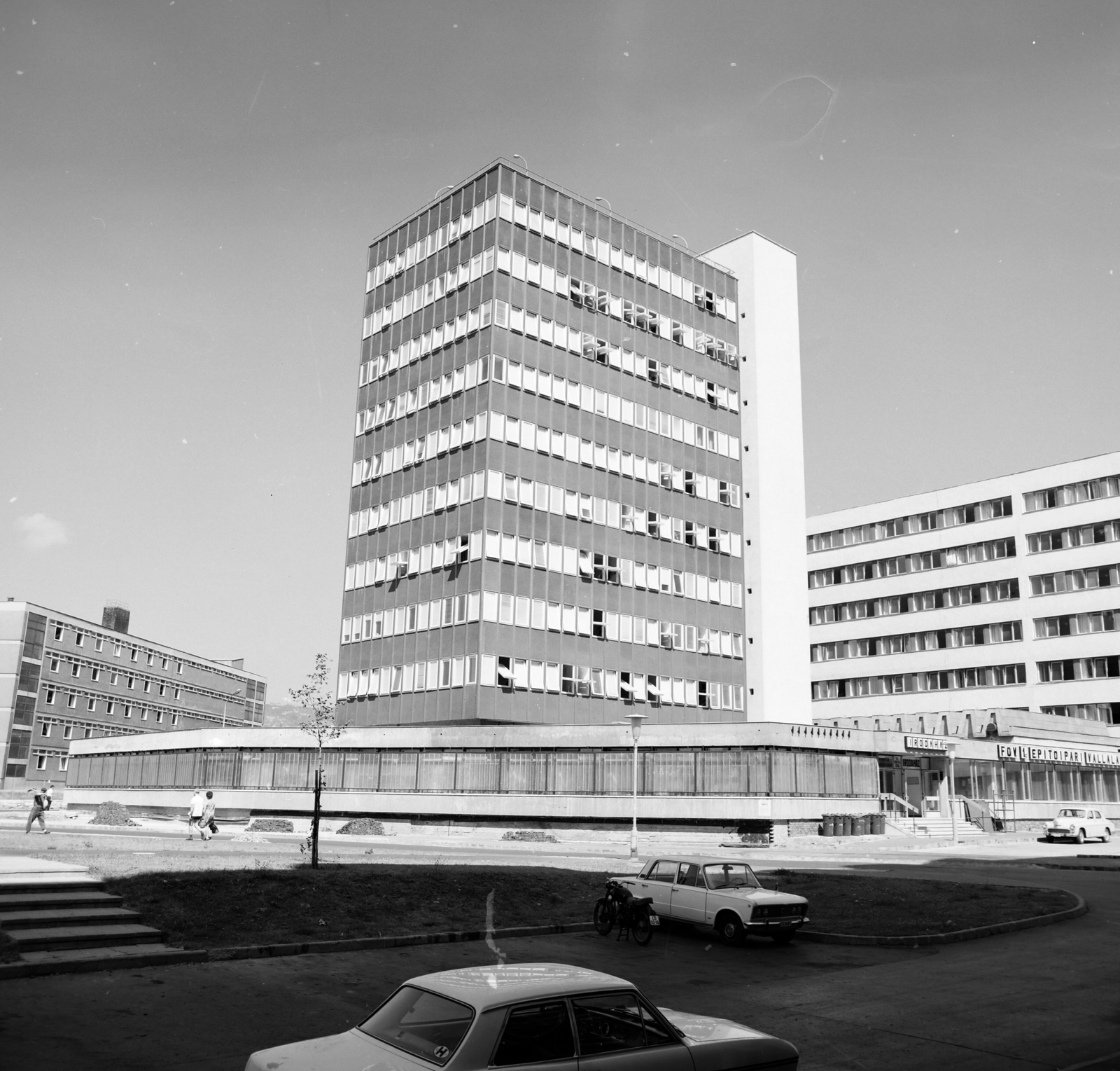 Hungary, Budapest XI., Fraknó utca, a Fővárosi 1. sz. Építőipari Vállalat Irodaháza a Ballagi Mór utca és a Bánk bán utca között., 1975, Artfókusz, Budapest, Fortepan #280126