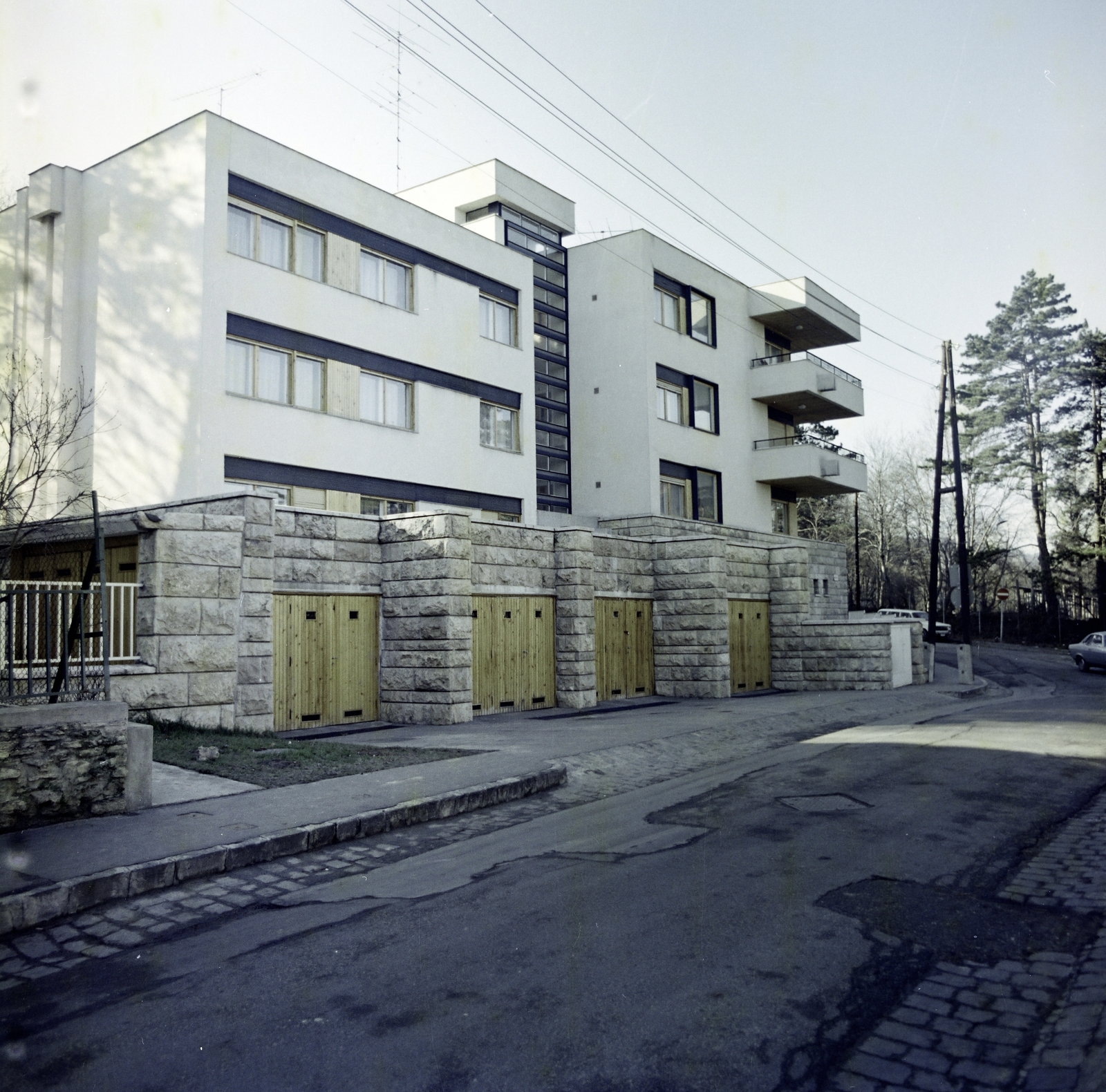 Hungary, Budapest XII., Varázs utca, szemben a 18-20. számú társasház a Mese utca sarkánál., 1974, Artfókusz, Budapest, colorful, Fortepan #280137