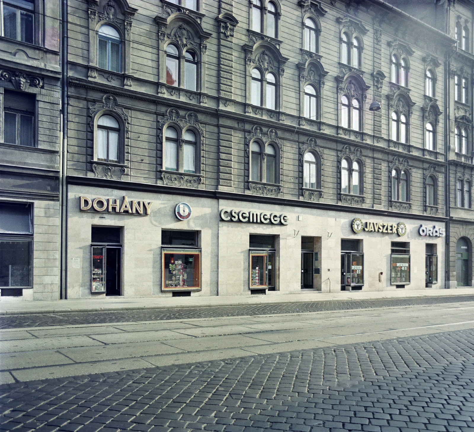 Hungary, Budapest VII., Thököly út, szemben a 19-es számú ház., 1974, Artfókusz, Budapest, colorful, Fortepan #280138