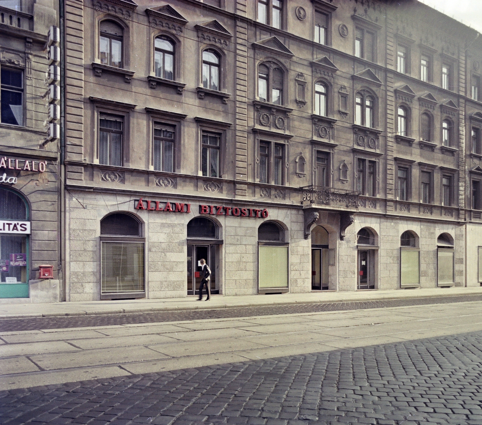 Magyarország, Budapest VII., Thököly út, szemben a 15-ös számú ház., 1974, Artfókusz, Fábián József, Budapest, színes, Fortepan #280139