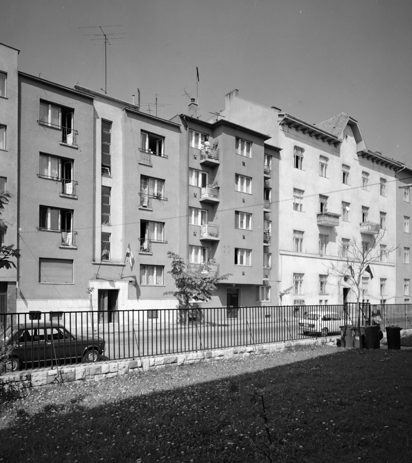 Hungary, Budapest XI., Bánk bán utca, 15., 13. és 11. számú ház., 1978, Artfókusz, Budapest, building, fence, Fortepan #280168