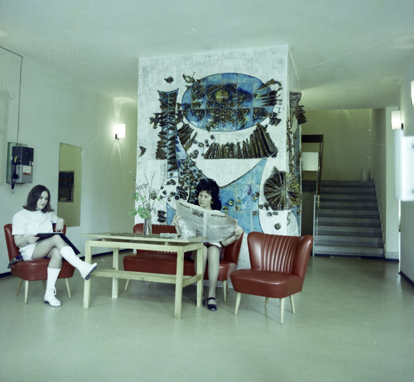1978, Artfókusz, telephone, newspaper, reading, wall picture, ceramics, stairs, table, Fortepan #280200