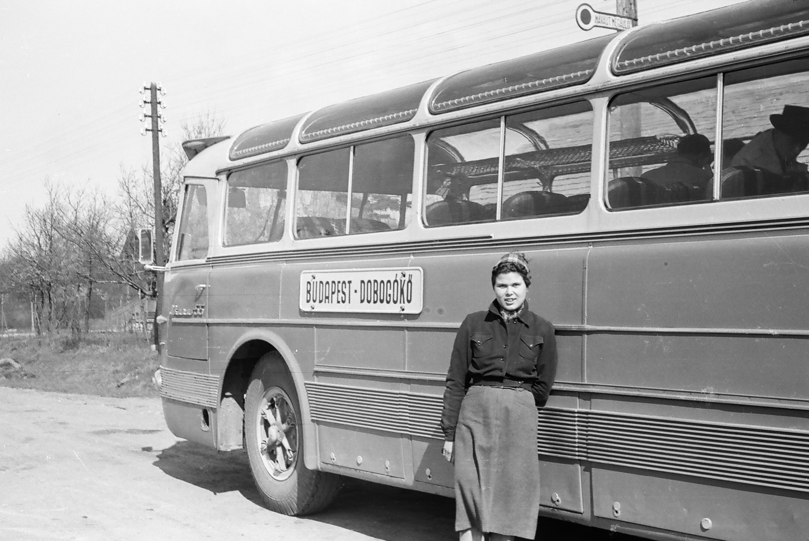 Hungary, Dobogókő, 1955, Umann Kornél, portrait, bus, Hungarian brand, Ikarus-brand, bus stop, headscarf, lady, skirt, destination sign, anorak, Fortepan #28021