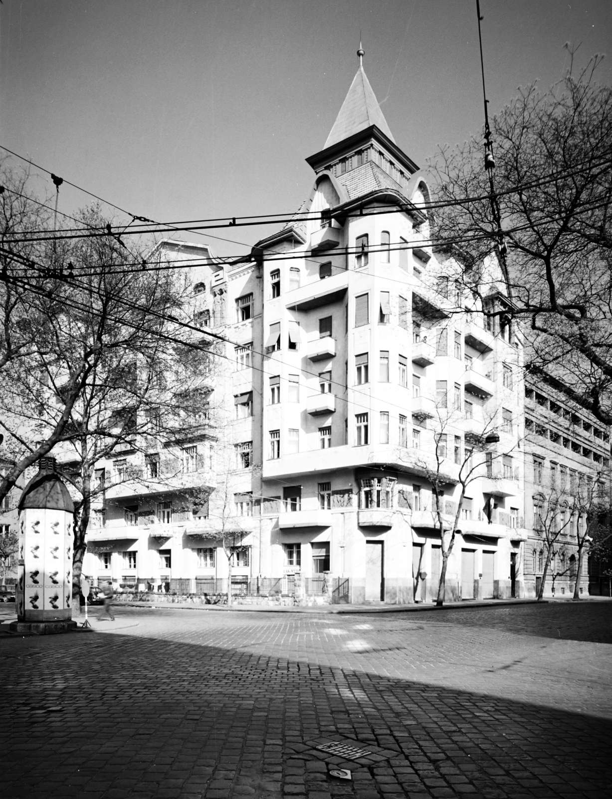 Hungary, Budapest XIV., Dózsa György út, szemben a 17-es számú épület a Goldmann-ház, balra az Abonyi utca., 1976, Artfókusz, Budapest, Fortepan #280215