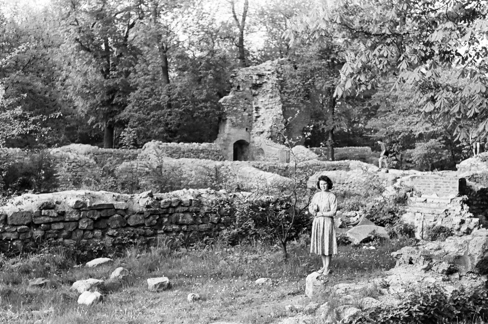 Hungary, Margit Islands, Budapest, kolostorrom., 1957, Umann Kornél, lady, Fortepan #28023