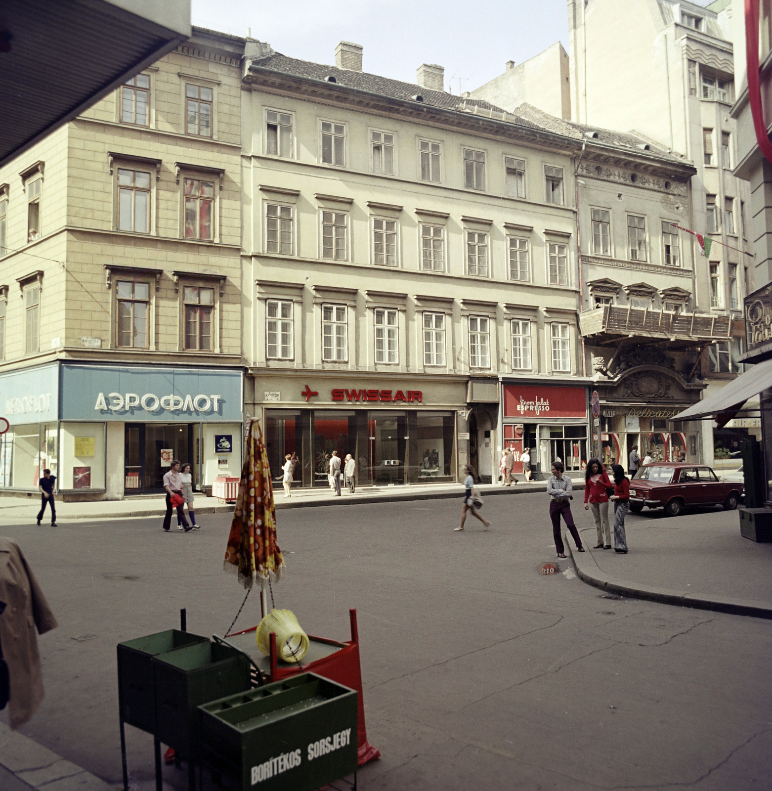Hungary, Budapest V., Váci utca, szemben a Kristóf tér., 1973, Artfókusz, Budapest, colorful, Fortepan #280248
