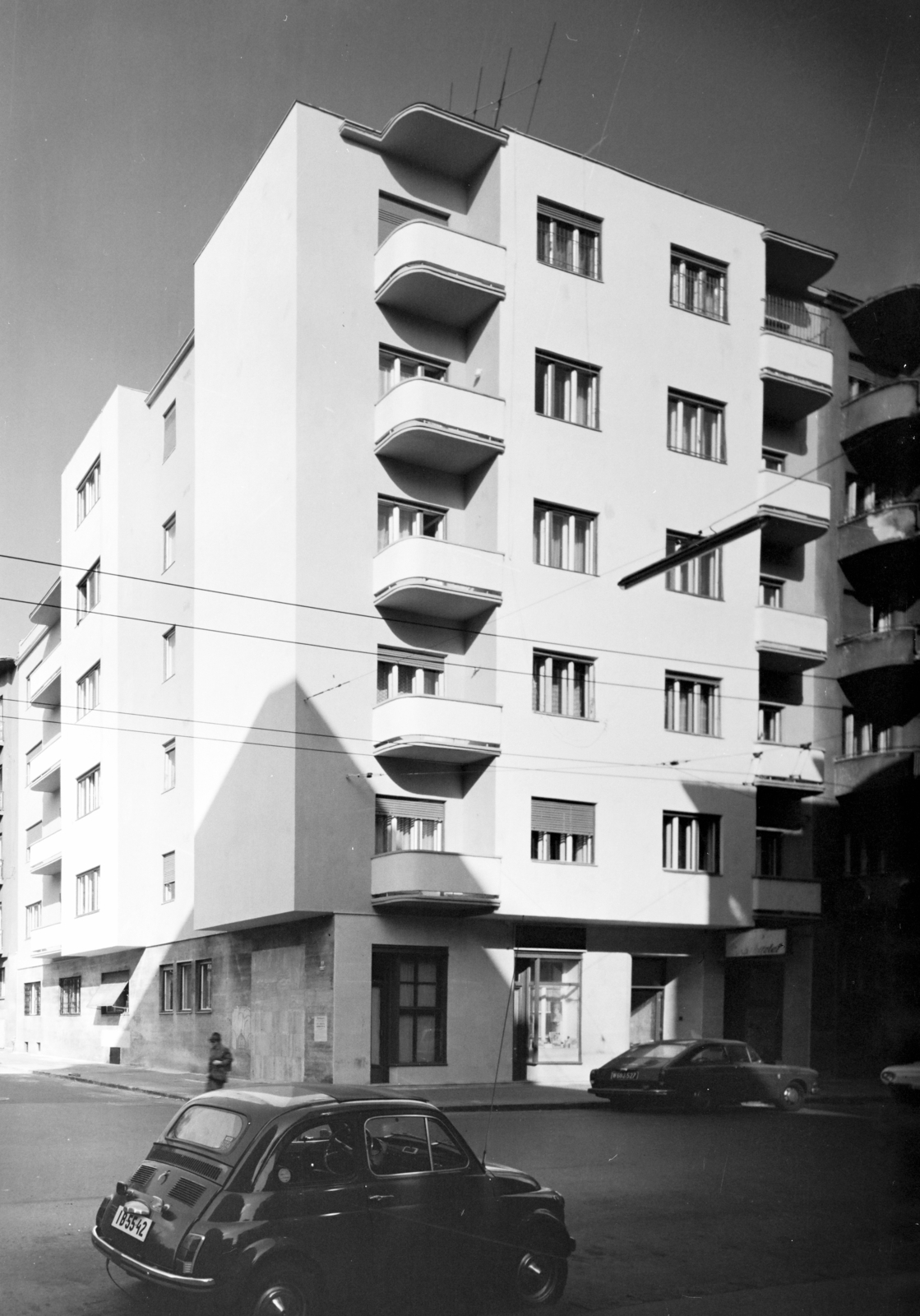 Hungary, Budapest XIII., Hollán Ernő (Fürst Sándor) utca 38. számú felújított ház, balra a Gergely Győző utca., 1973, Artfókusz, Budapest, Fortepan #280267