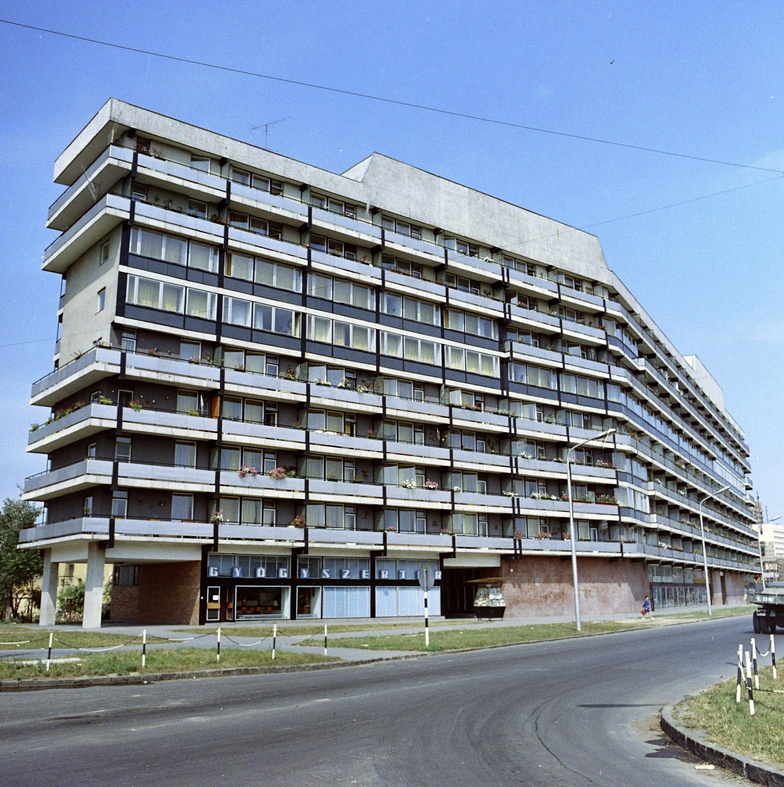 Magyarország, Kecskemét, Petőfi Sándor utca 1-7. számú épület., 1974, Artfókusz, Fábián József, színes, Fortepan #280328