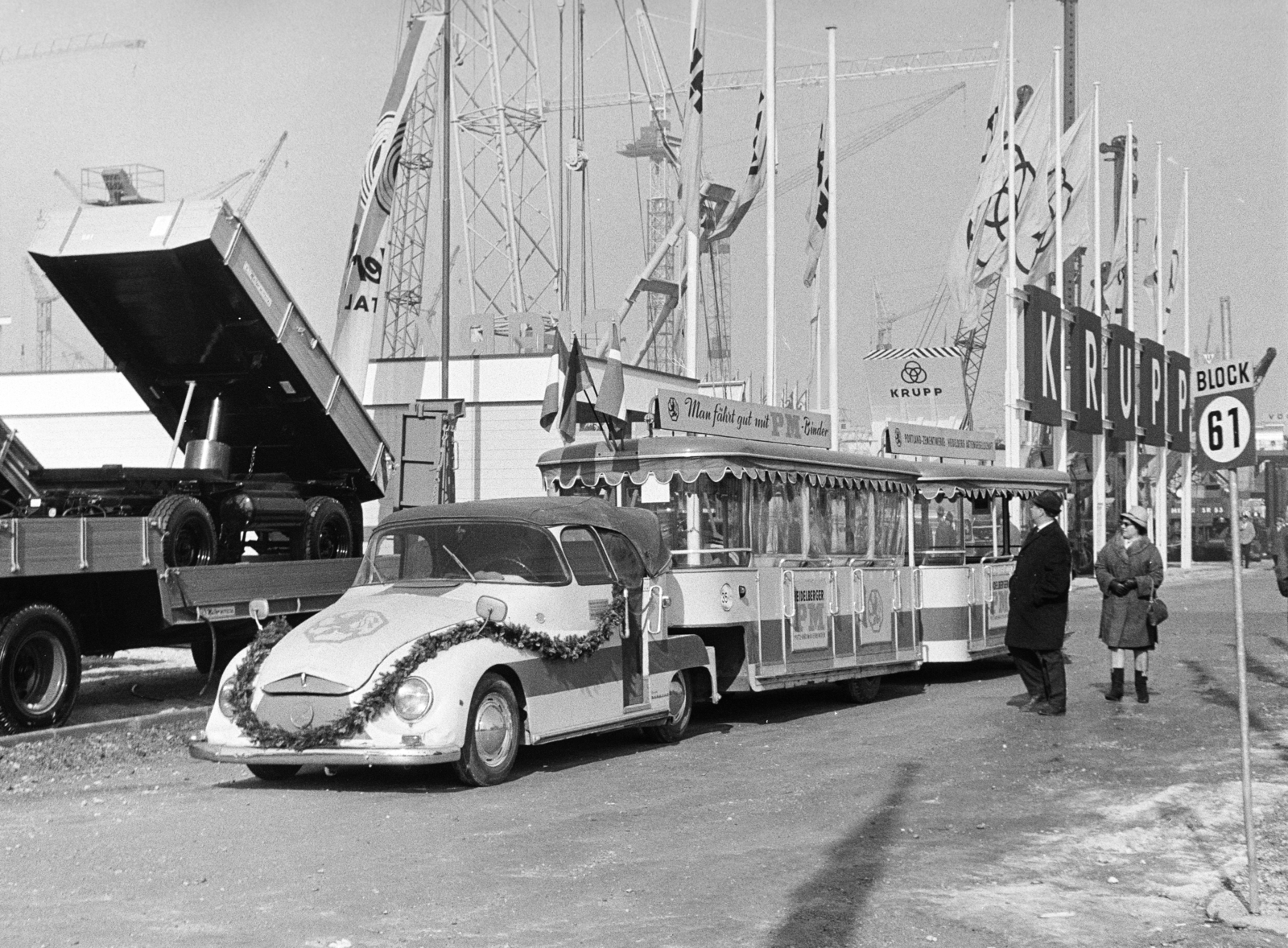 Németország, München, Oberwiesenfeld (később az Olimpiai Park épült a helyén), Bauma építőipari vásár. „Porsche-Lok“ szerelvény., 1965, Artfókusz, Fábián József, NSZK, Fortepan #280364