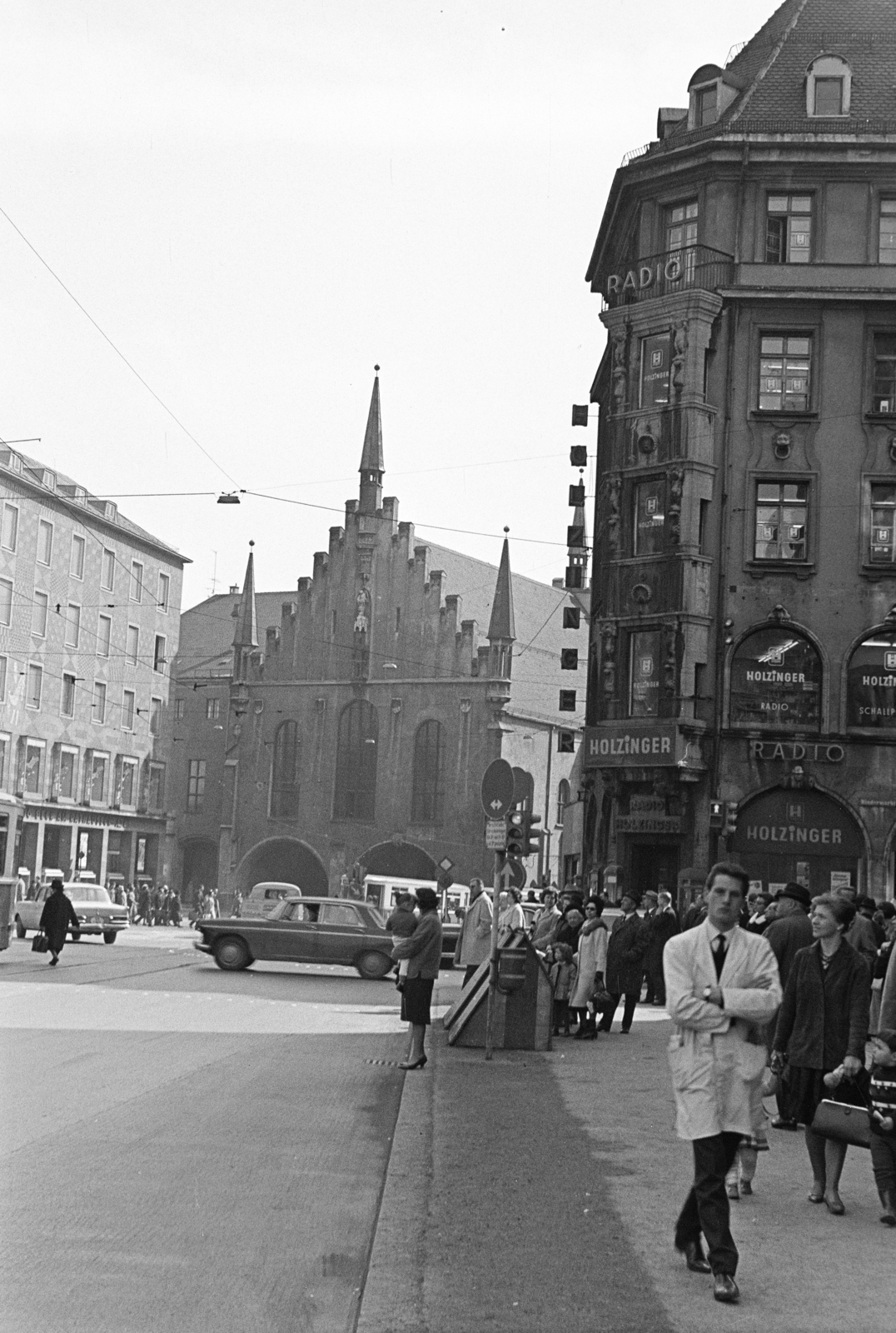 Germany, Munich, Marienplatz, középen a Régi Városháza (Altes Rathaus)., 1965, Artfókusz, FRG, Fortepan #280392