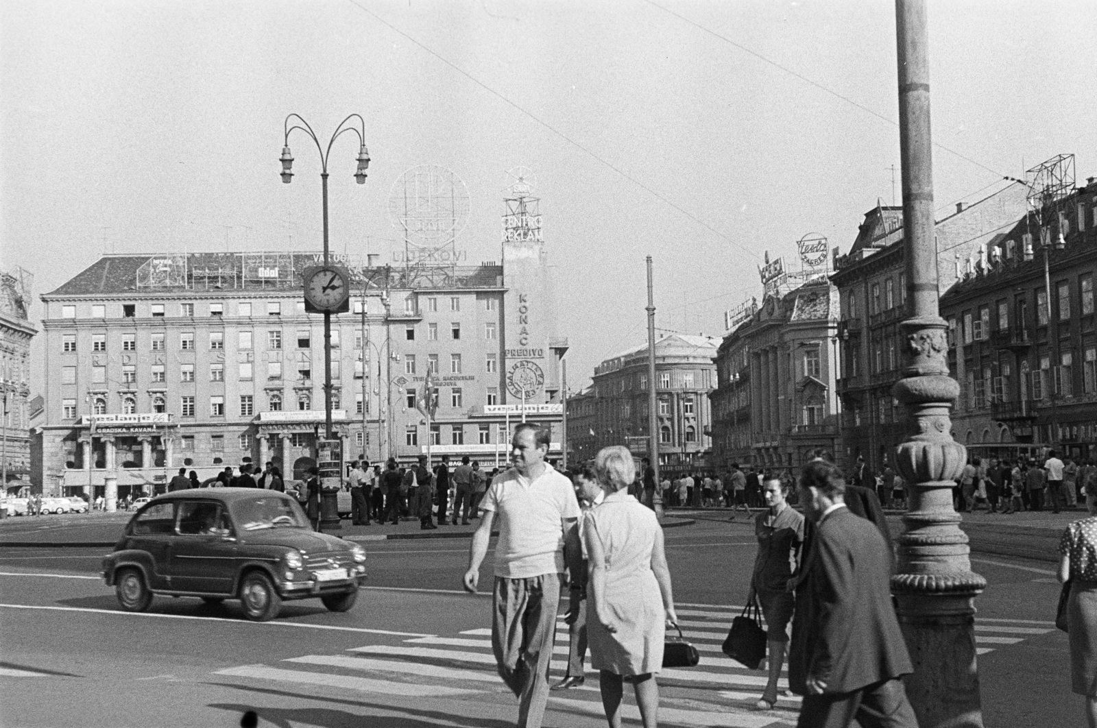 Croatia, Zagreb, Jellasics bán tér (Trg bana Josipa Jelačića)., 1967, Artfókusz, crosswalk, Yugoslavia, Fortepan #280409