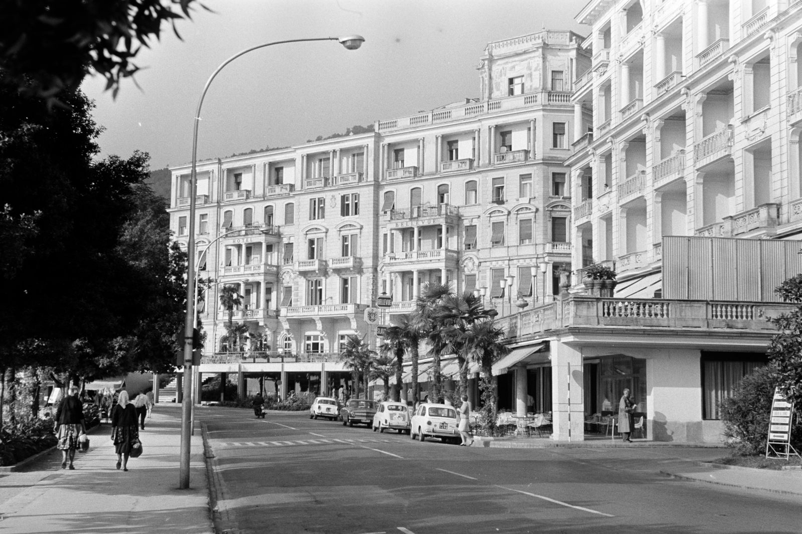 Croatia,Adriatic Sea, Opatija, ulica Maršala Tita, szemben a Hotel Palace Bellevue., 1967, Artfókusz, crosswalk, Yugoslavia, Fortepan #280415