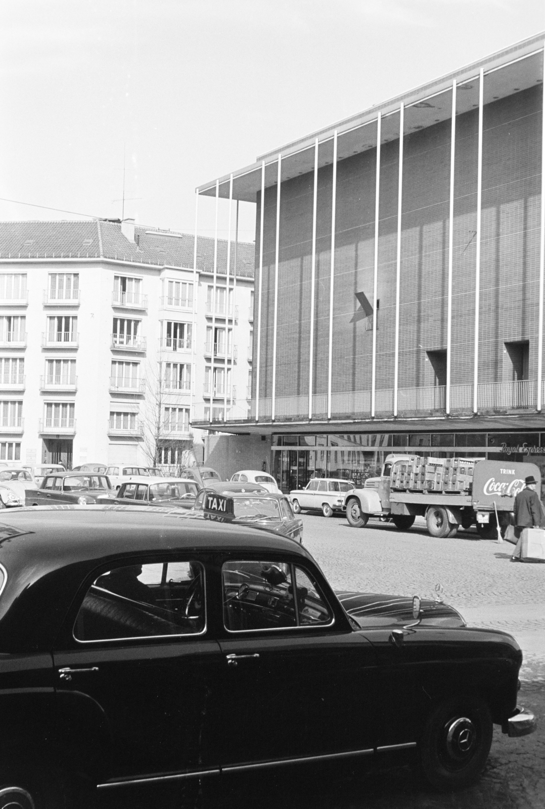 Németország, München, Mozartstraße, szemben a Goetheplatz és a Royal Filmpalast., 1965, Artfókusz, Fábián József, NSZK, Fortepan #280418