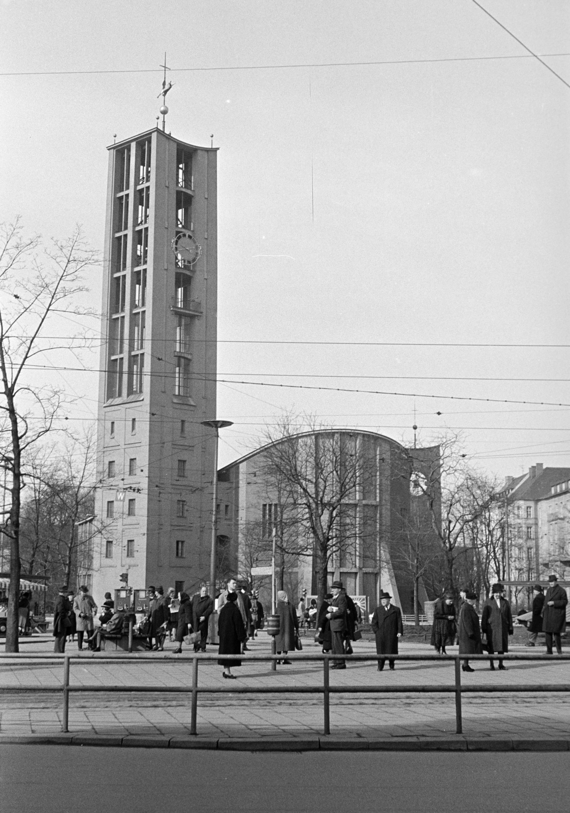 Germany, Munich, Sonnenstraße, szemben a Szent Máté-templom (St. Mattaeus Kirche)., 1965, Artfókusz, FRG, Fortepan #280428