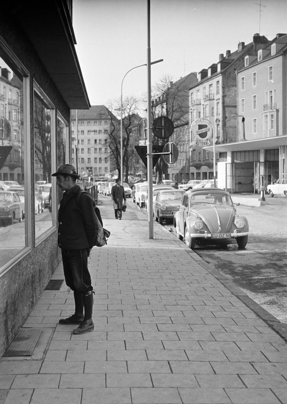 1965, Artfókusz, Fábián József, kirakat, térdnadrág, hátizsák, Fortepan #280431