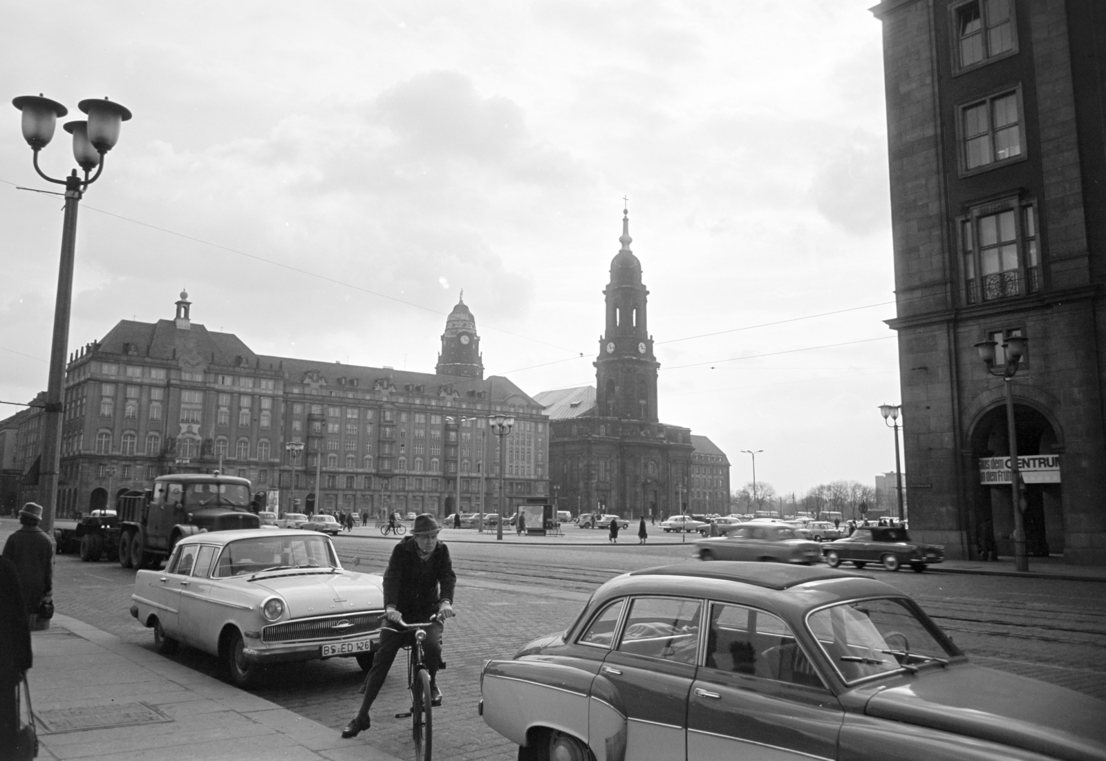 Germany, Dresden, Wilsdruffer Straße (Ernst-Thälmann-Straße) az Altmarkt felé nézve. Közepén a Kreuzkirche, háttérben a Rathaus tornya látható., 1965, Artfókusz, untitled, GDR, Fortepan #280507