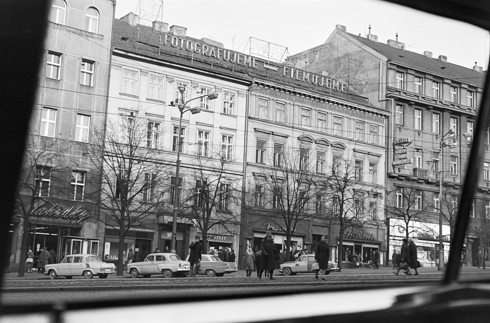 Czech Republik, Prague, Vencel tér (Václavské námestí), szemben az 51. és 53. számú ház., 1967, Artfókusz, Czechoslovakia, Fortepan #280537