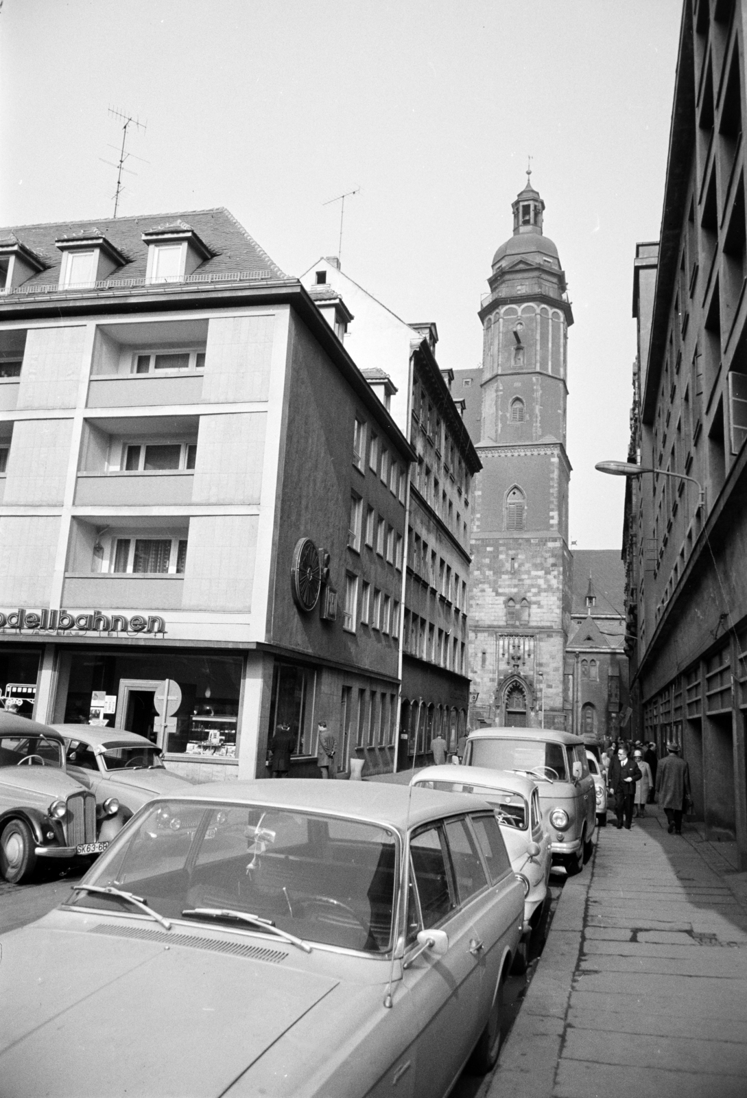 Németország, Lipcse, a Burgstraße Sporergäßchen felől a Tamás-templom felé vezető szakasza., 1967, Artfókusz, Fábián József, NDK, Fortepan #280548