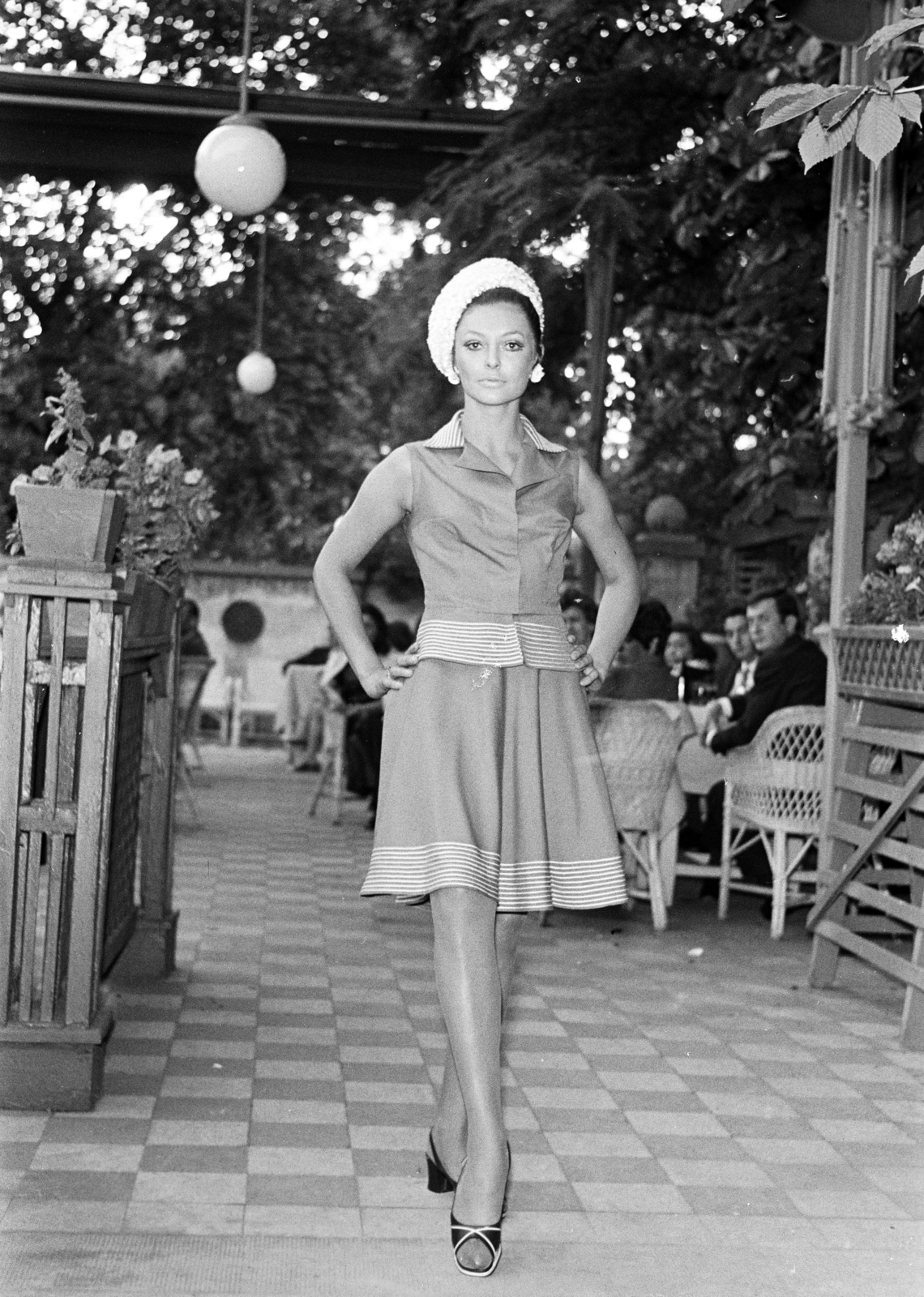 1966, Artfókusz, woman, terrace, cap, scale model, fashion photo, Fortepan #280553