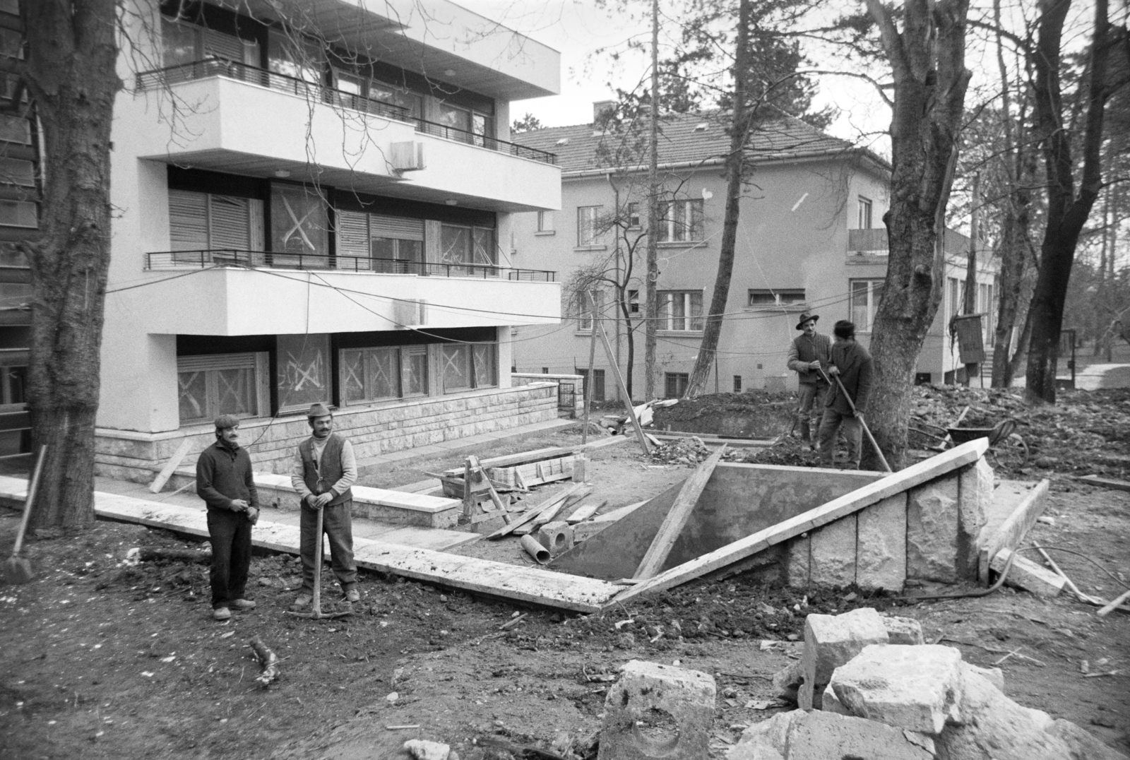 Hungary, Budapest XII., Varázs utca 18-20. számú társasház udvara., 1975, Artfókusz, Budapest, Fortepan #280599