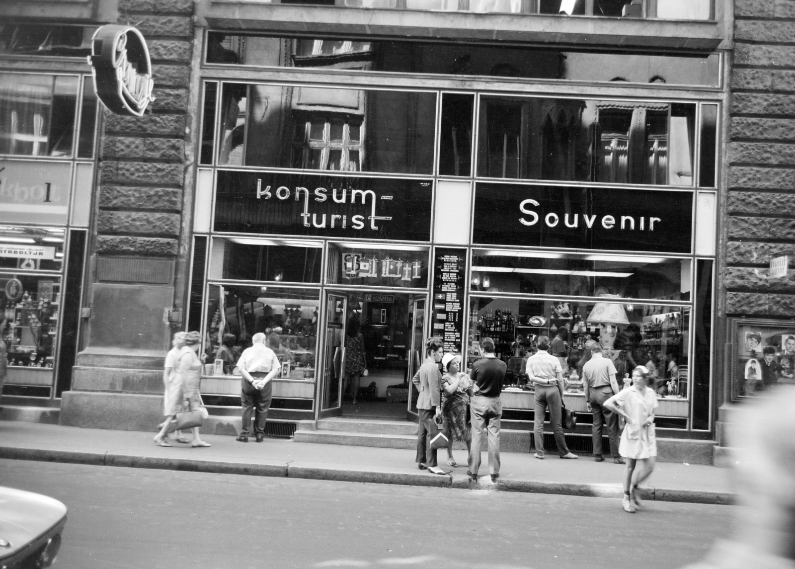 Hungary, Budapest V., Kígyó utca 5., Csemege Ajándékbolt., 1969, Artfókusz, Best of, neon sign, hard currency shop, Budapest, Fortepan #280621