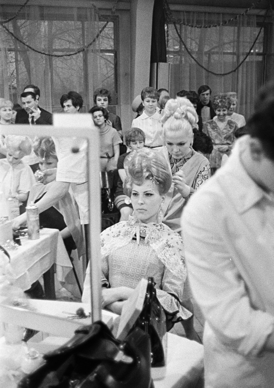 1970, Artfókusz, gaping, competition, mirror, hairdresser, Fortepan #280645