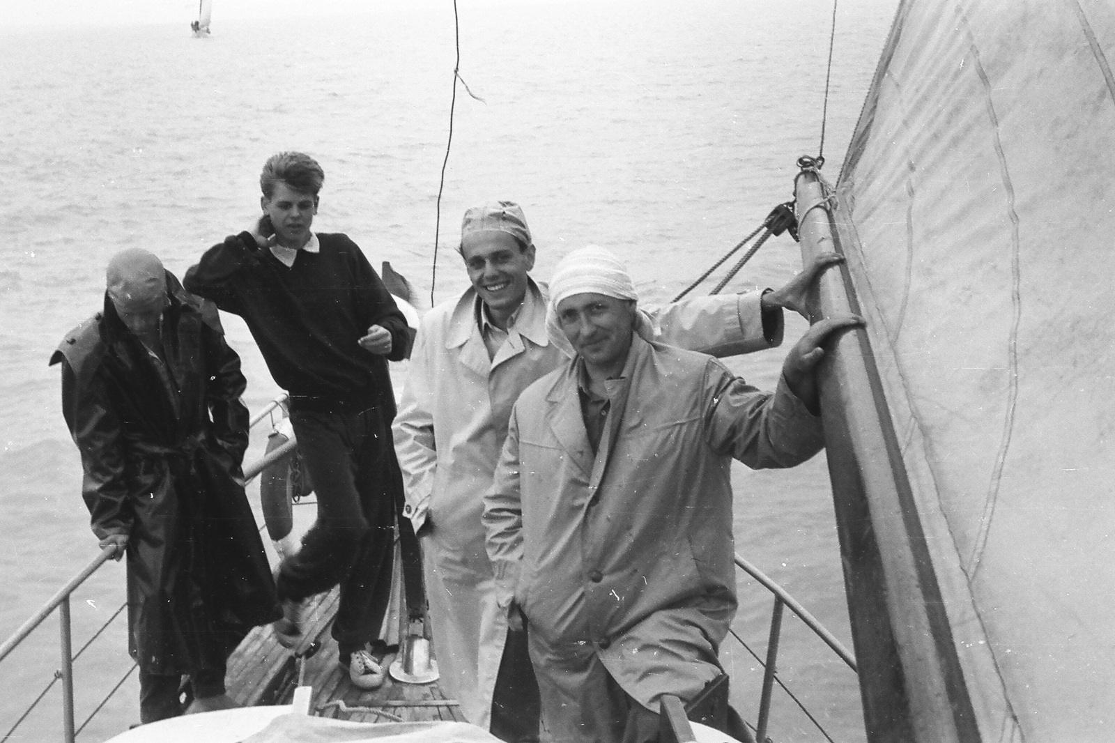 Hungary,Lake Balaton, 1959, Umann Kornél, ship, sailboat, trench coat, windbreaker, Fortepan #28065