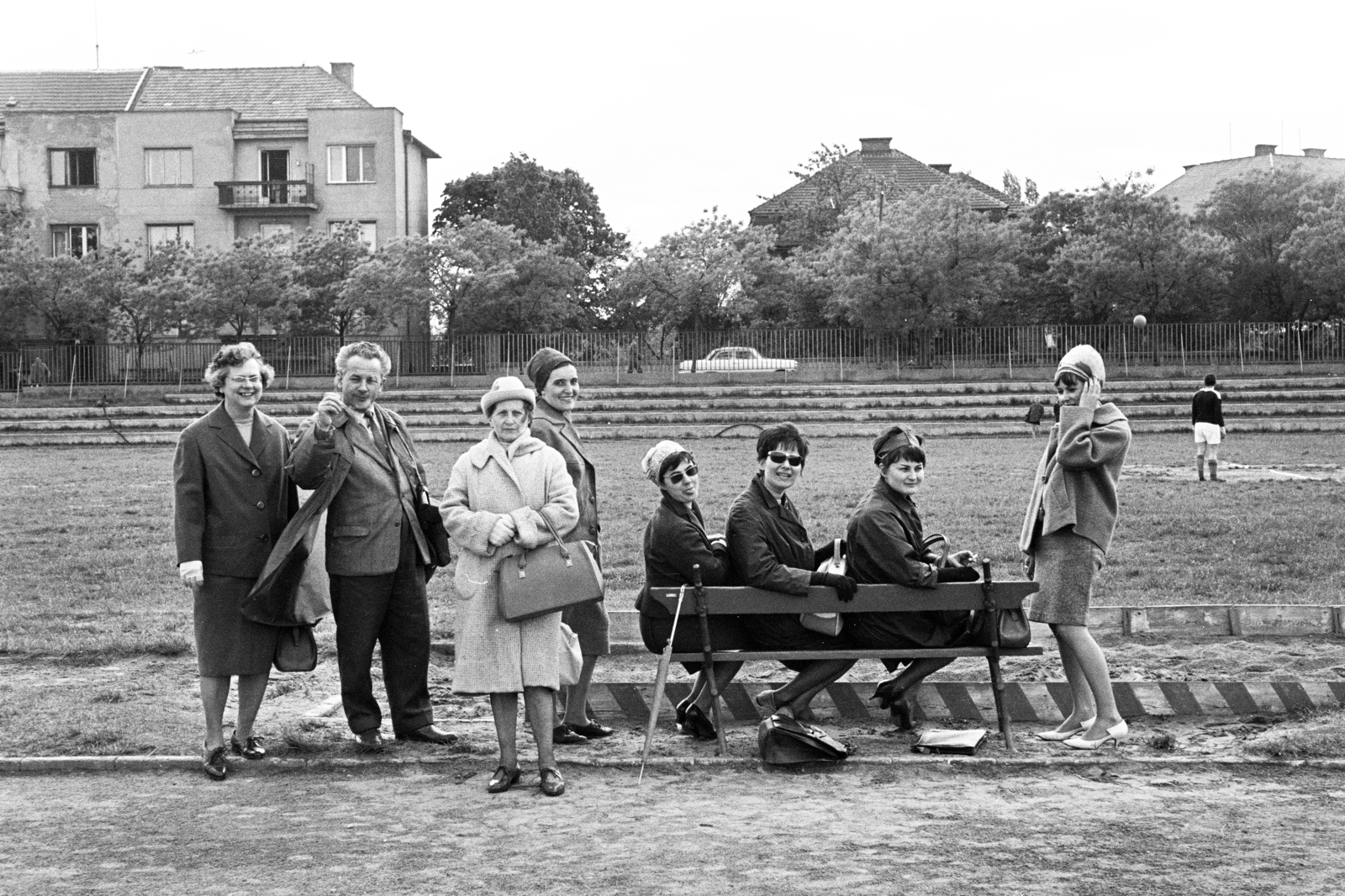 Hungary, Tabán, Budapest I., Czakó utcai sporttelep (később Budavári Önkormányzat Sport- és Szabadidőközpont), háttérben a Czakó utca épületsora., 1964, Artfókusz, Budapest, Fortepan #280683