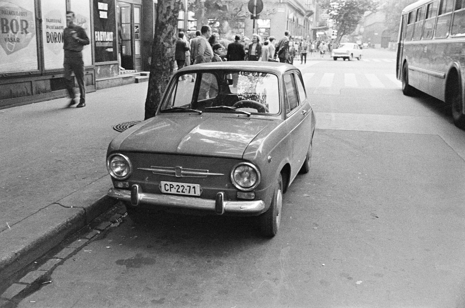 Hungary, Budapest VI., Nagymező utca, a felvétel a 16. számú ház előtt az Andrássy út (Népköztársaság útja) kereszteződés közelében készült., 1967, Artfókusz, number plate, Budapest, Fortepan #280685