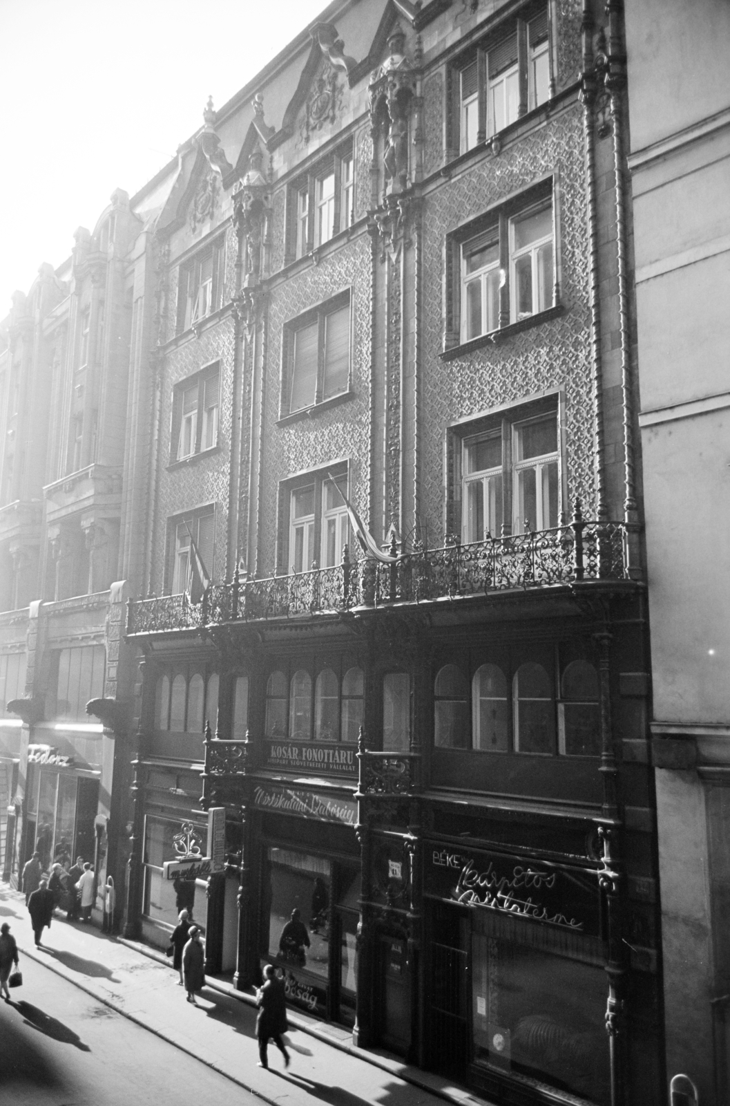 Magyarország, Budapest V., Váci utca, szemben középen a 11/a számú ház., 1966, Artfókusz, Fábián József, Budapest, Fortepan #280694