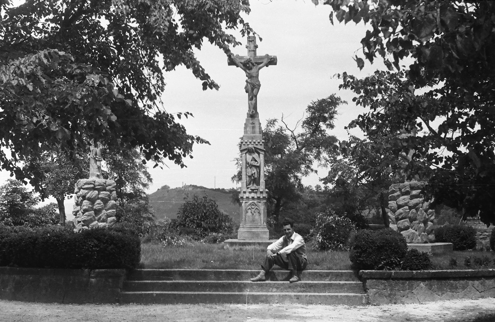Hungary,Lake Balaton, Tihany, Kálvária, Kőkereszt., 1959, Umann Kornél, cross, crucifix, Jesus Christ-portrayal, Virgin Mary-portrayal, Fortepan #28070