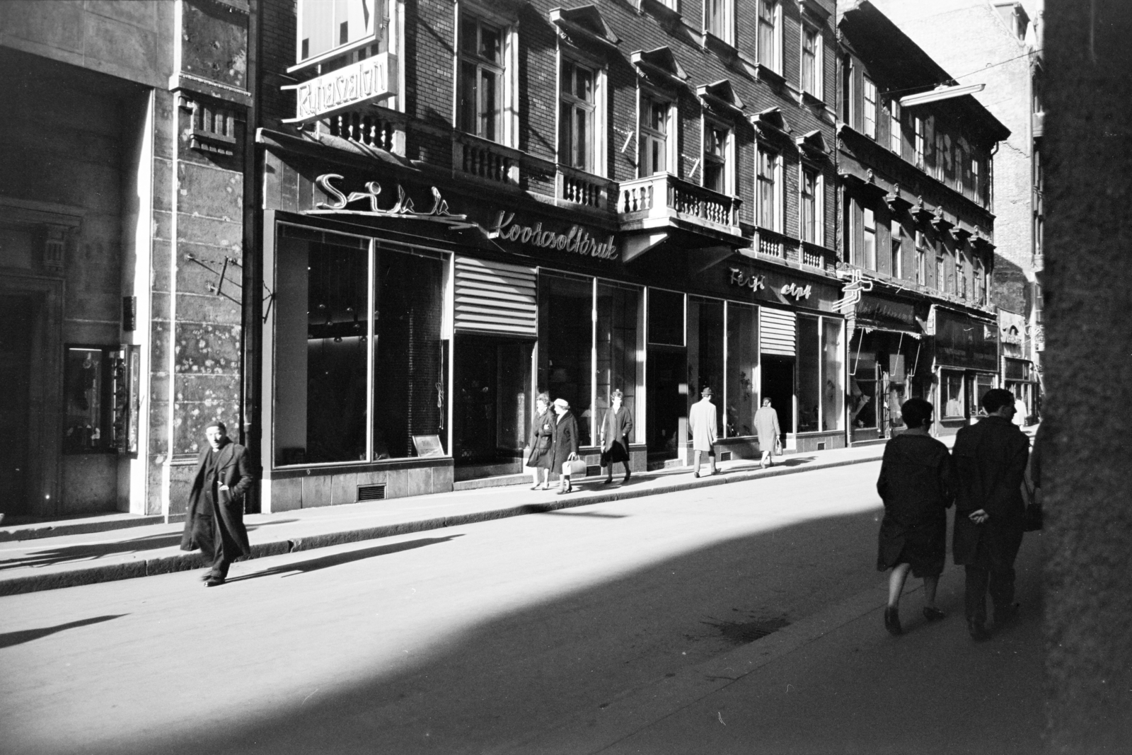 Magyarország, Budapest V., Váci utca, szemben középen a 23. számú ház., 1967, Artfókusz, Fábián József, Budapest, Fortepan #280702