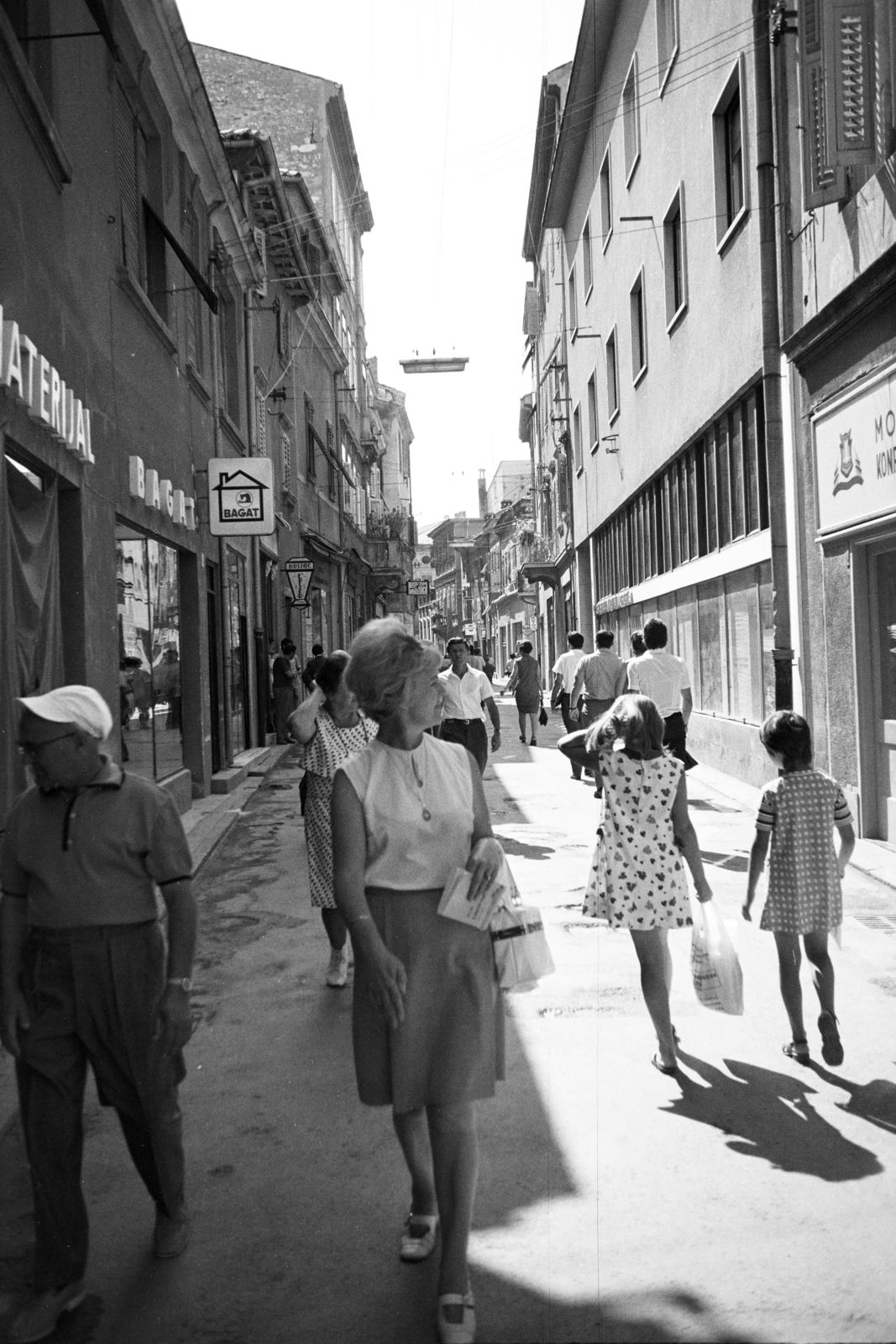 Croatia, Pula, Sergijevaca utca., 1970, Artfókusz, street view, pedestrian, Yugoslavia, Fortepan #280754