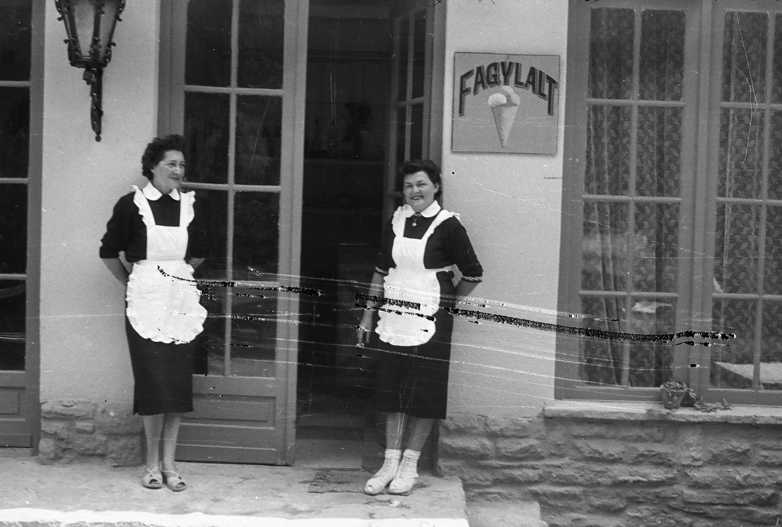 Hungary, 1959, Umann Kornél, restaurant, women, double portrait, waiter, Fortepan #28076