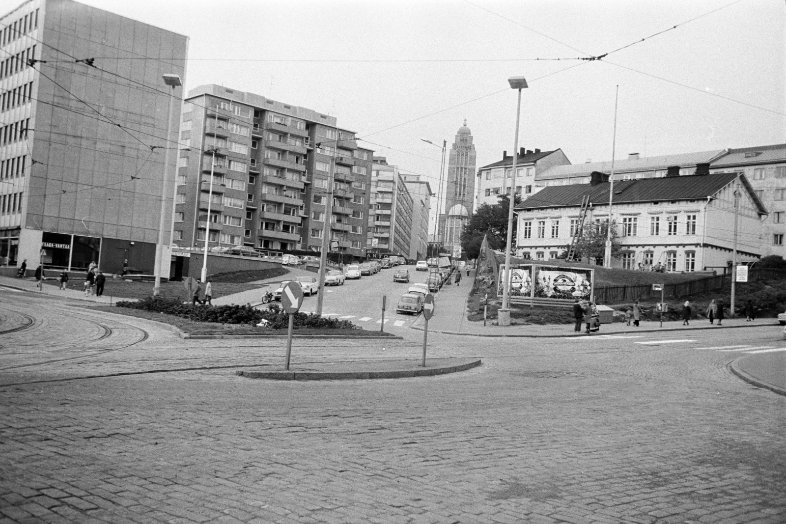 Finland, Helsinki, Toinen linja, szemben a Siltasaarenkatu végén a Kallio-templom., 1971, Artfókusz, Fortepan #280762