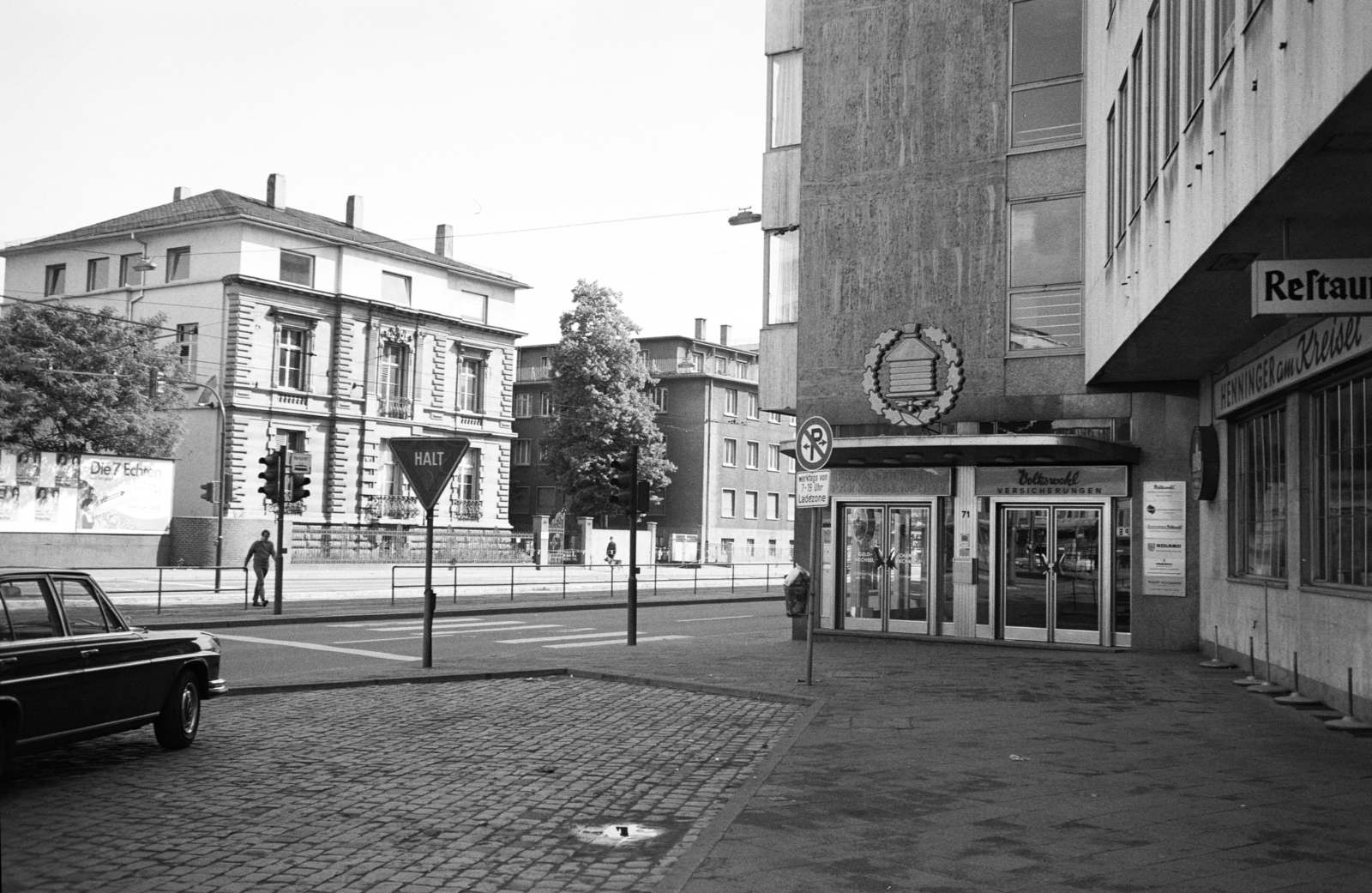 Németország, Frankfurt am Main, Mainzer Landstraße, a felvétel a 71-es számú épület előtt készült., 1970, Artfókusz, Fábián József, gyalogátkelő, NSZK, Fortepan #280768