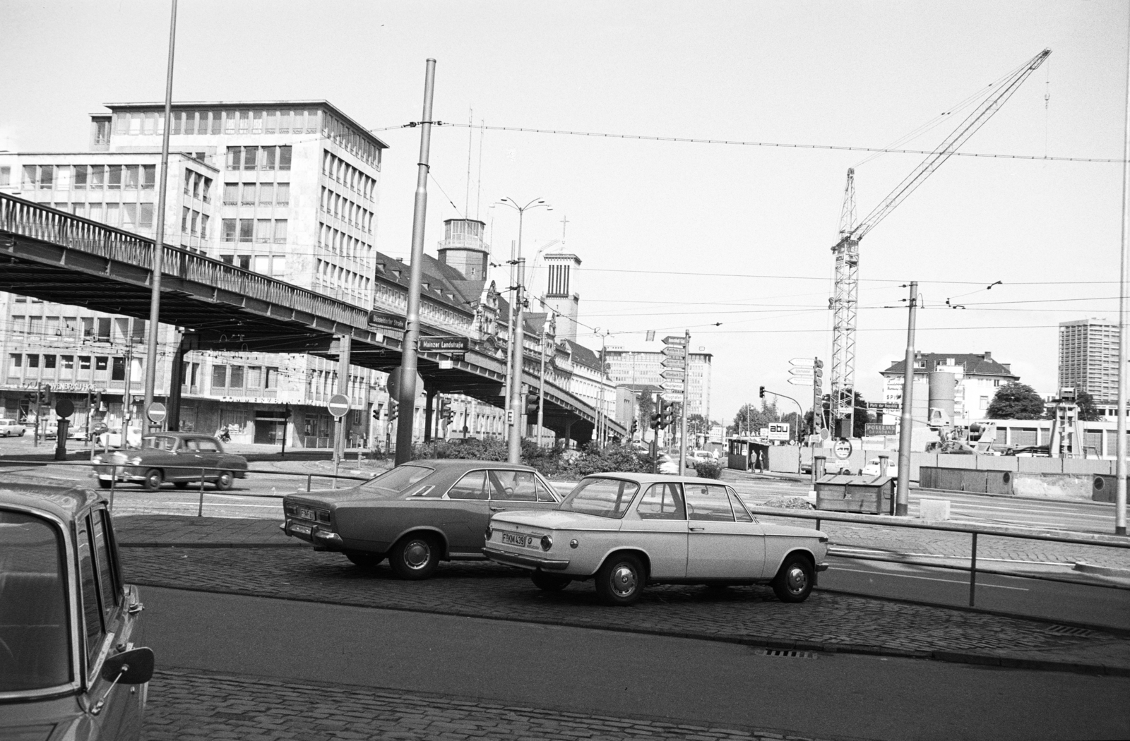 Germany, Frankfurt am Main, a Friedrich-Ebert-Anlage a Platz der Republikról nézve, jobbra a Mainzer Landstraße keleti része., 1970, Artfókusz, FRG, Fortepan #280769