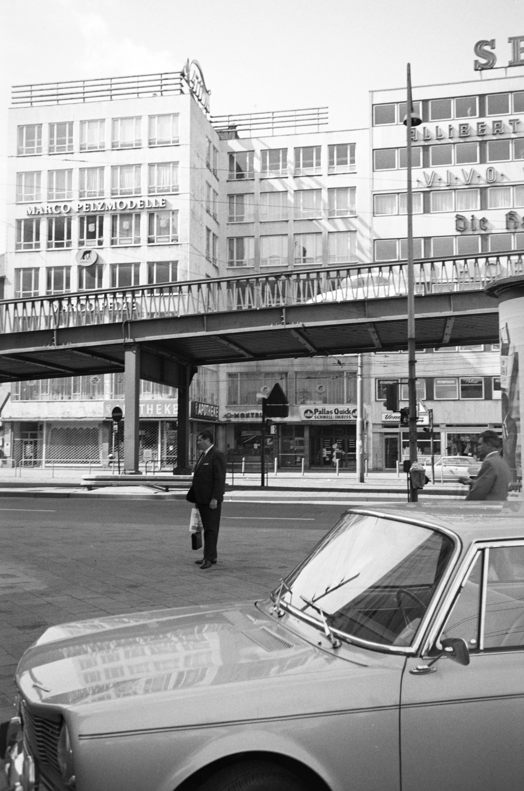 Germany, Frankfurt am Main, a Düsseldorfer Straße Platz der Republik felöli vége, 1970, Artfókusz, FRG, Fortepan #280770