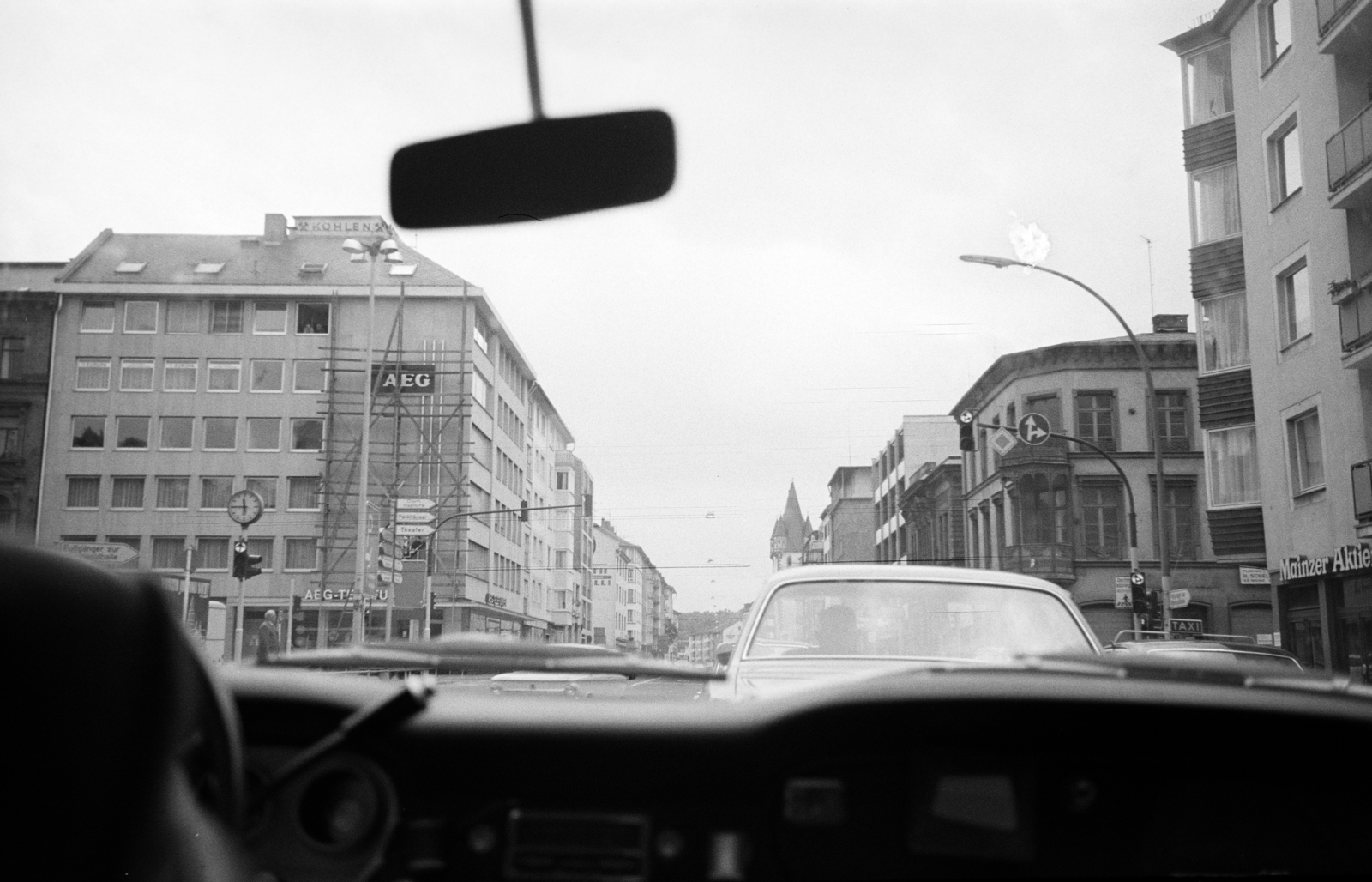 Németország, Mainz, a Rheinstraße a Fischtorplatz-nál dél felé nézve, a háttérben a Holzturm., 1966, Artfókusz, Fábián József, NSZK, Fortepan #280775