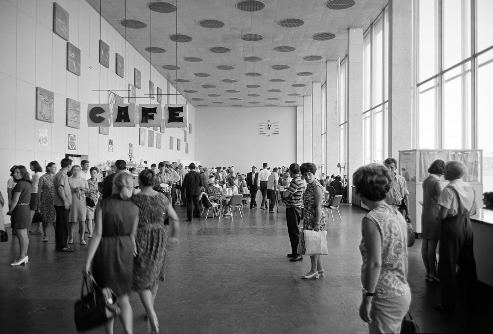 Oroszország, Moszkva, Seremetyevo repülőtér., 1970, Artfókusz, Fábián József, felirat, váróterem, Szovjetunió, Fortepan #280780