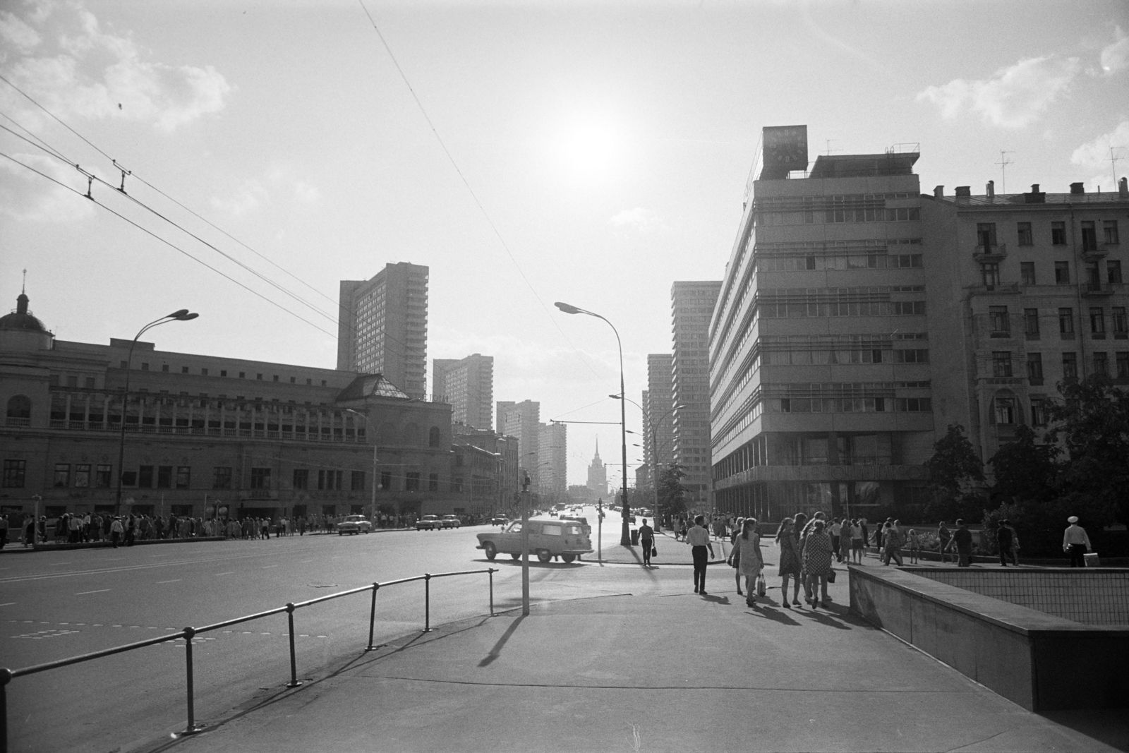 Oroszország, Moszkva, plosagy Arbatszkije Vorota az ulica Novij Arbat (proszpekt Kalinyina) felé nézve., 1970, Artfókusz, Fábián József, Szovjetunió, Fortepan #280800