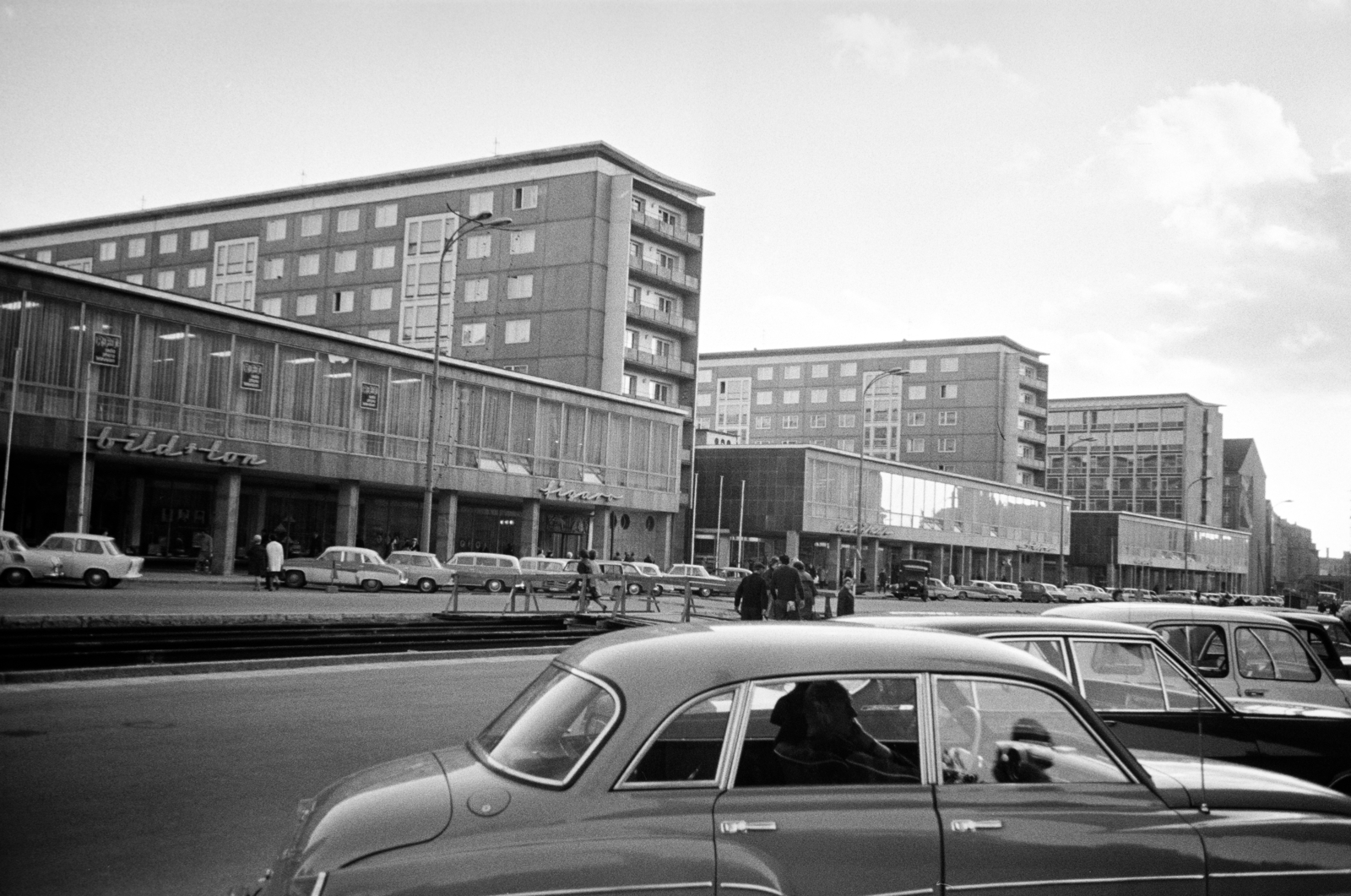 Németország, Chemnitz, (Karl Marx Stadt), Straße der Nationen a Theatherplatz felől a Brückenstraße (Karl-Marx-Allee) felé nézve., 1966, Artfókusz, Fábián József, Wartburg 311/312, NDK, Fortepan #280809
